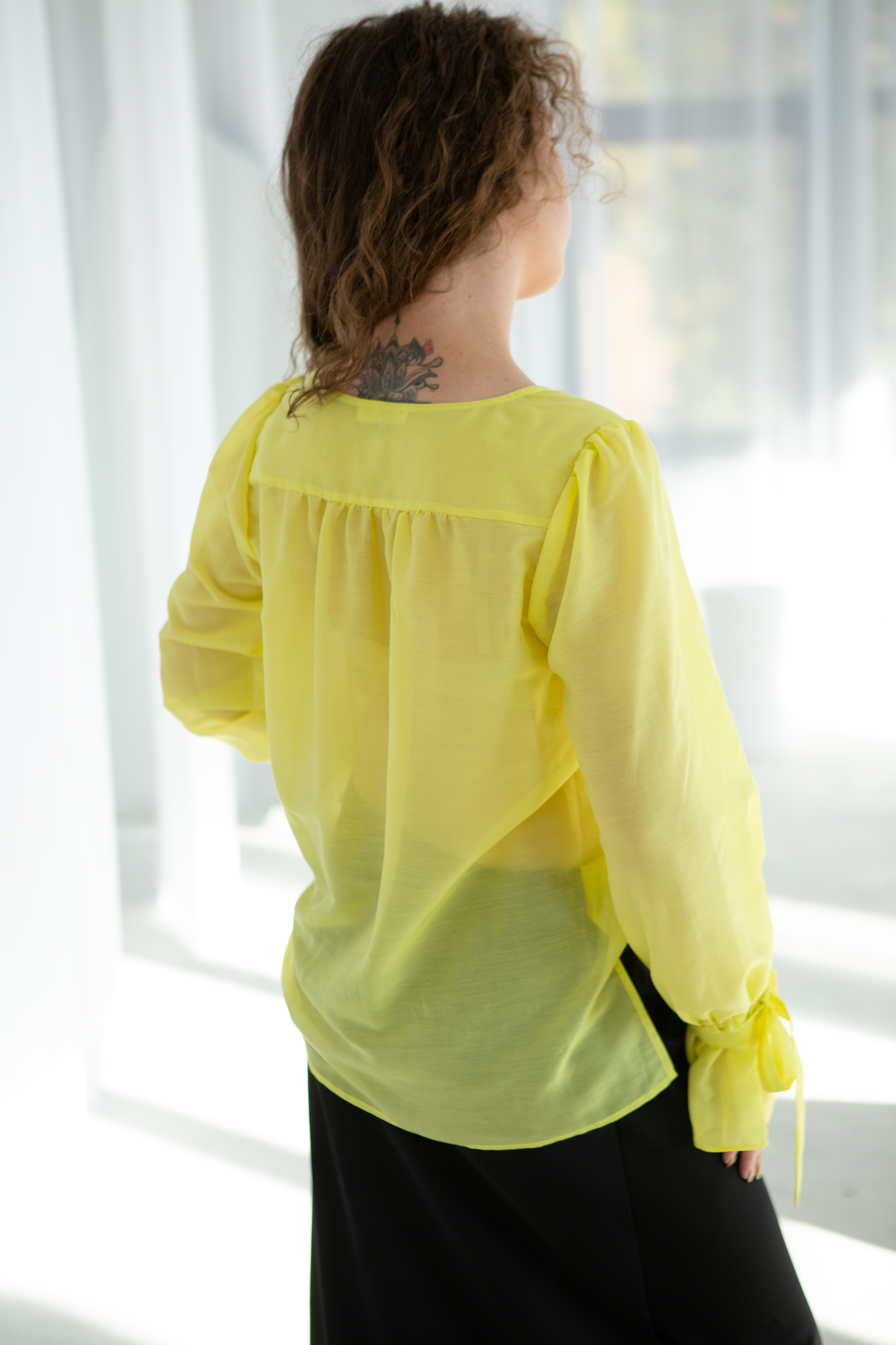Картинка Жовта блуза
