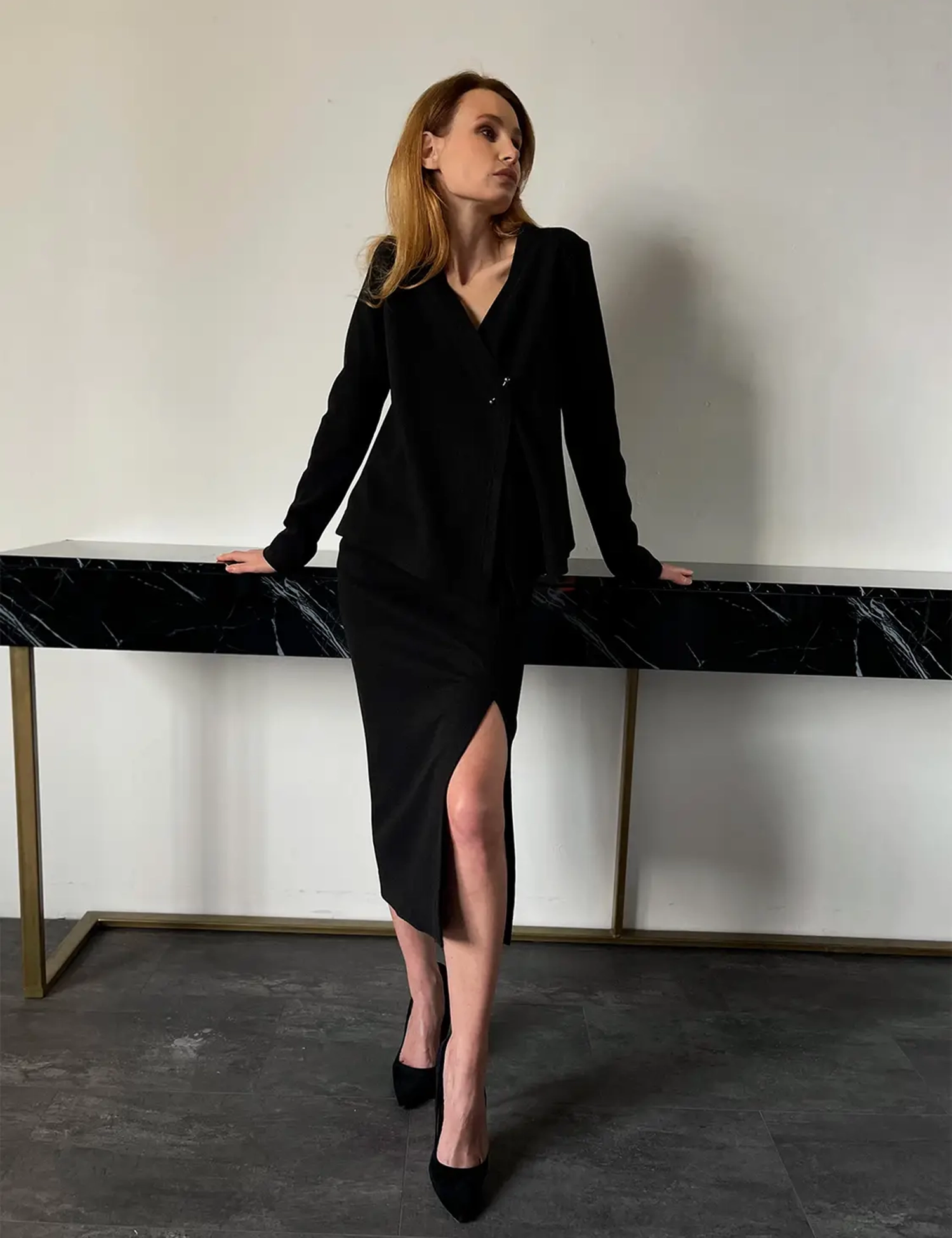 Картинка Спідниця чорна з розрізом