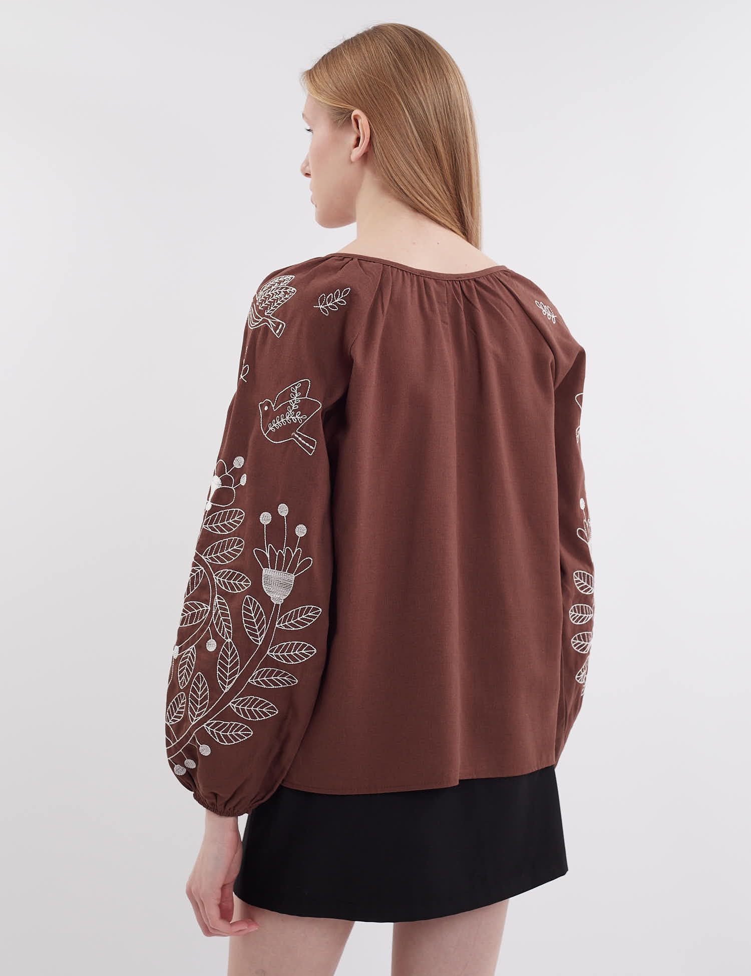 Картинка ВИшиванка коричнев аз білим орнаментом