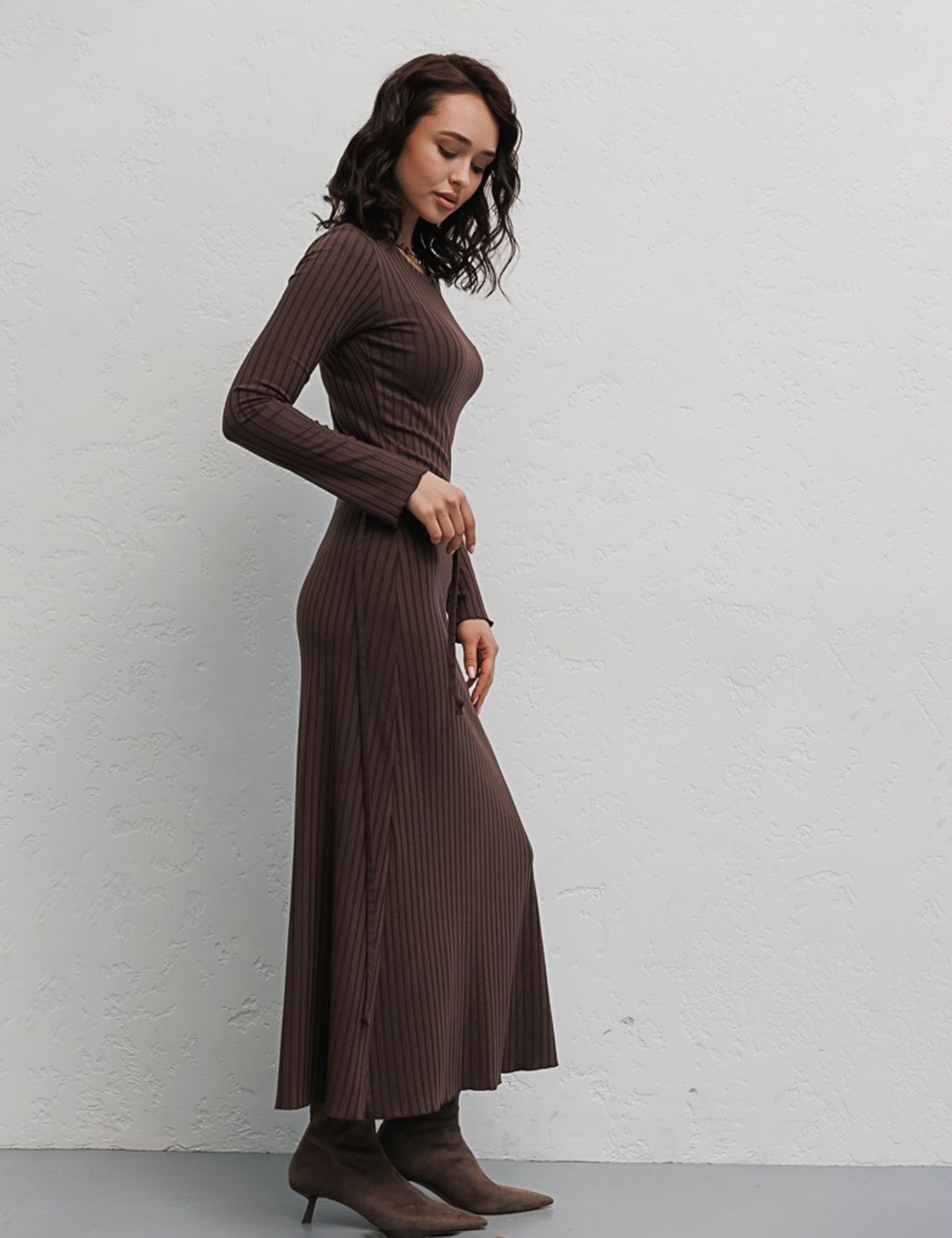 Картинка Сукня коричнева в рубчик