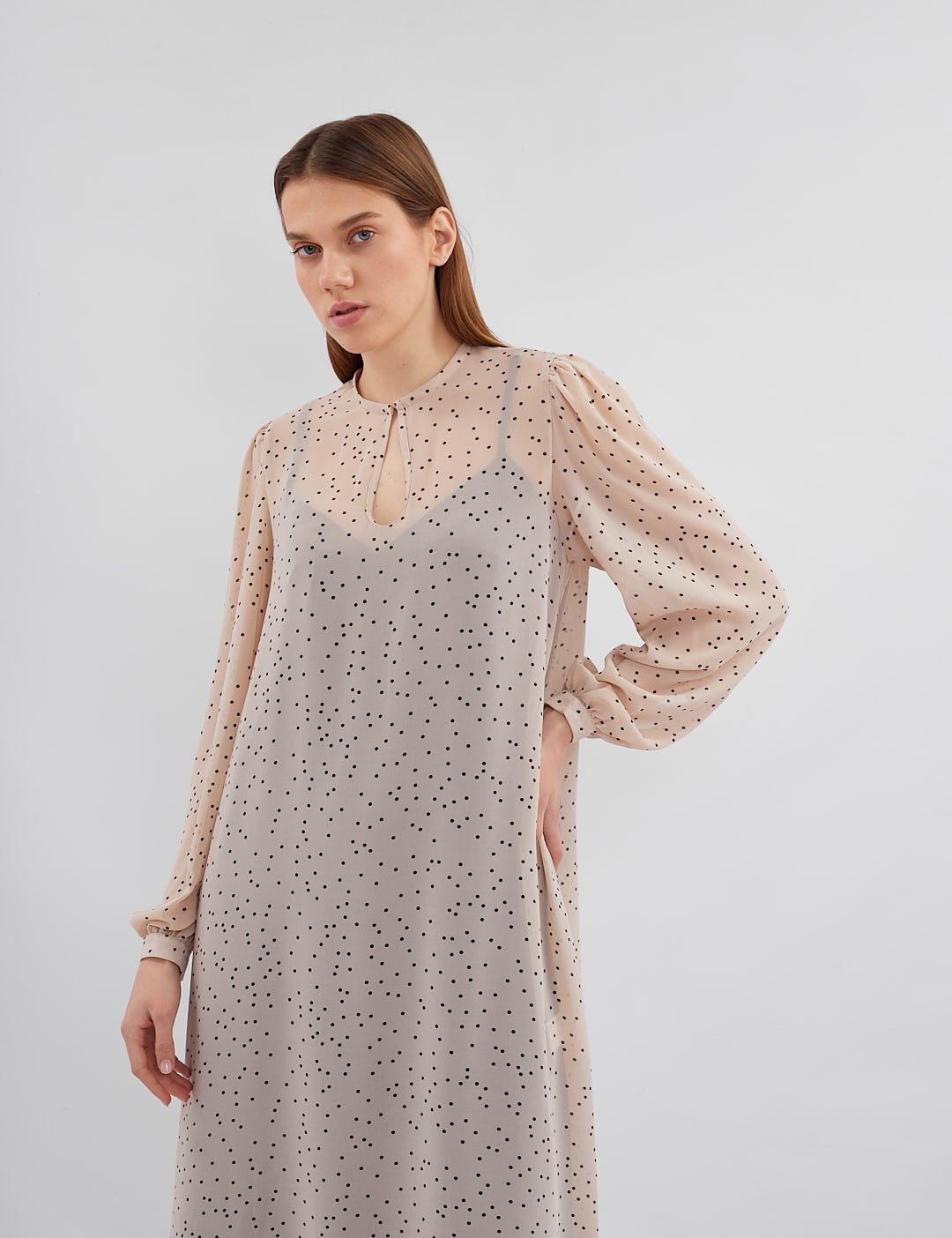 Картинка Сукня міді бежева в чорний горох