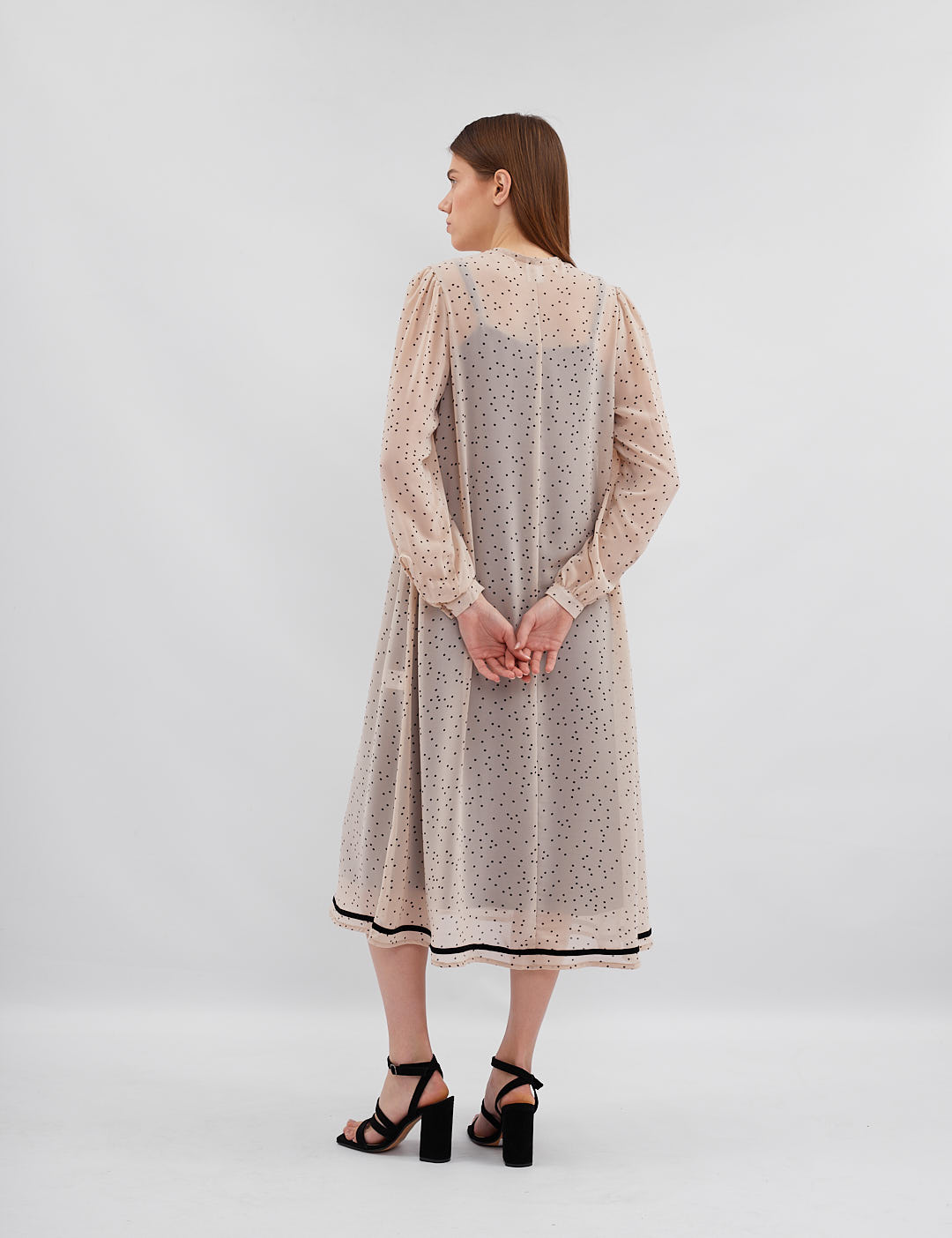 Картинка Сукня міді бежева в чорний горох