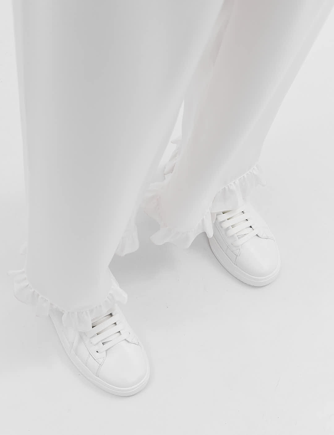 Картинка Шовкові брюки з рюшем білі