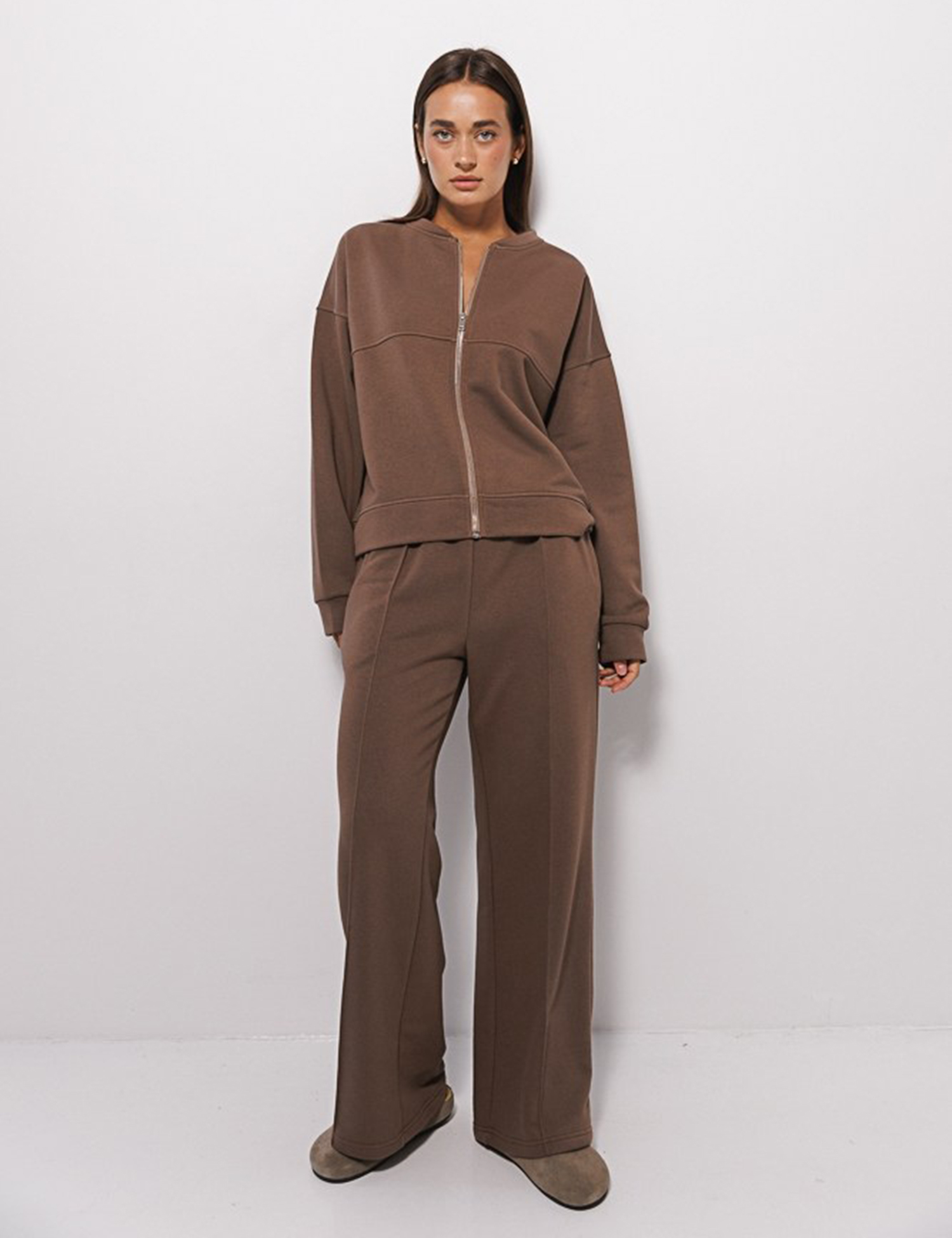 Картинка Костюм коричневий