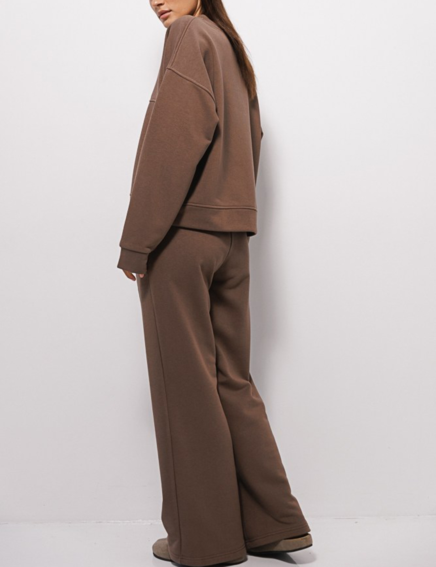 Картинка Костюм коричневий