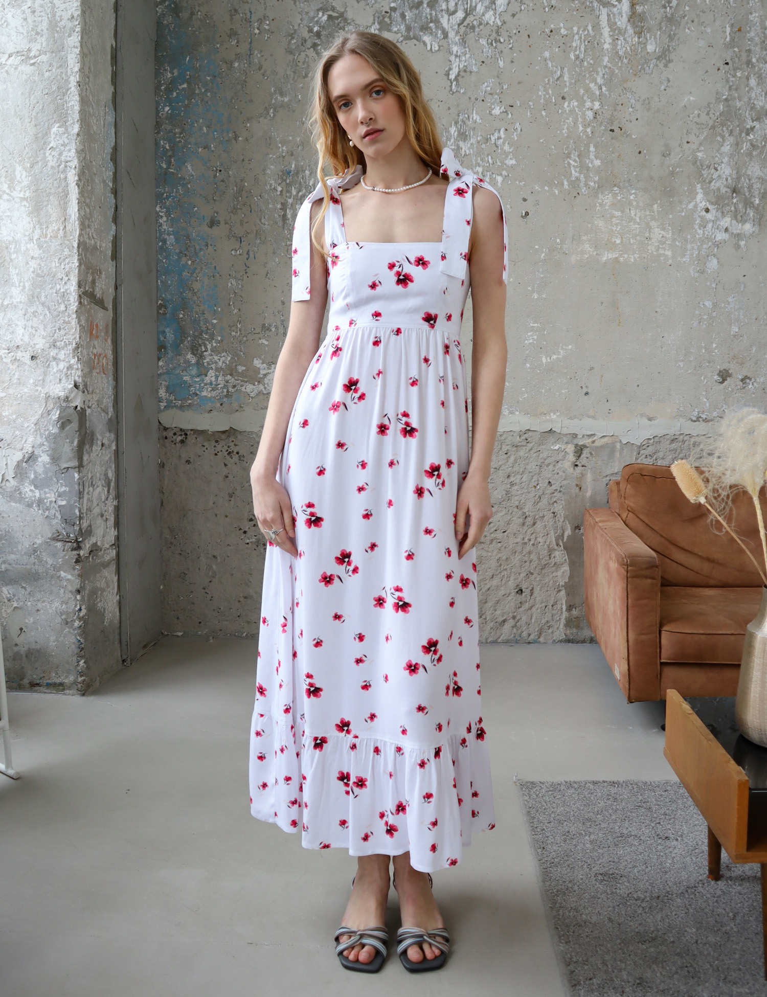 Картинка Сукня максі з квітковим принтом біла