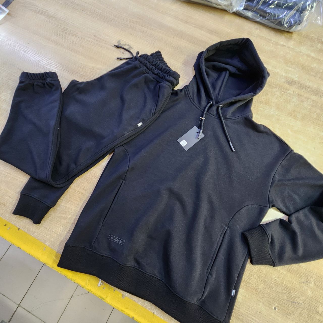 Картинка Спортивний костюм чорний