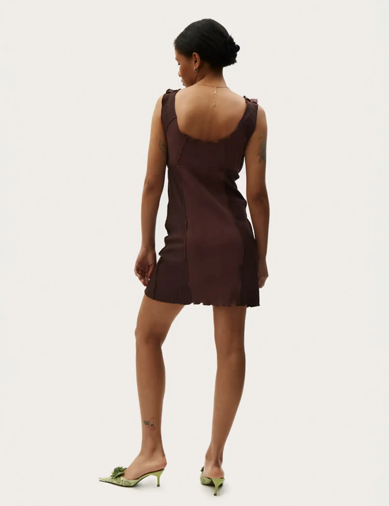 Картинка Сукня темно-коричнева хвиляста