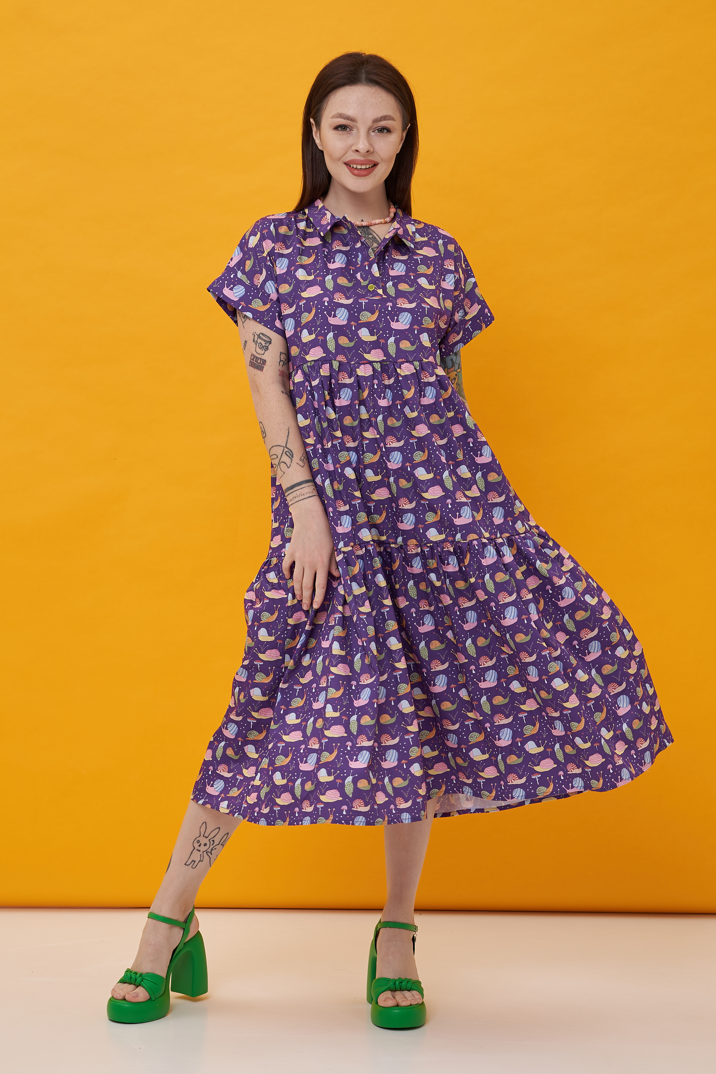 Картинка Сукня міді фіолетова з принтом