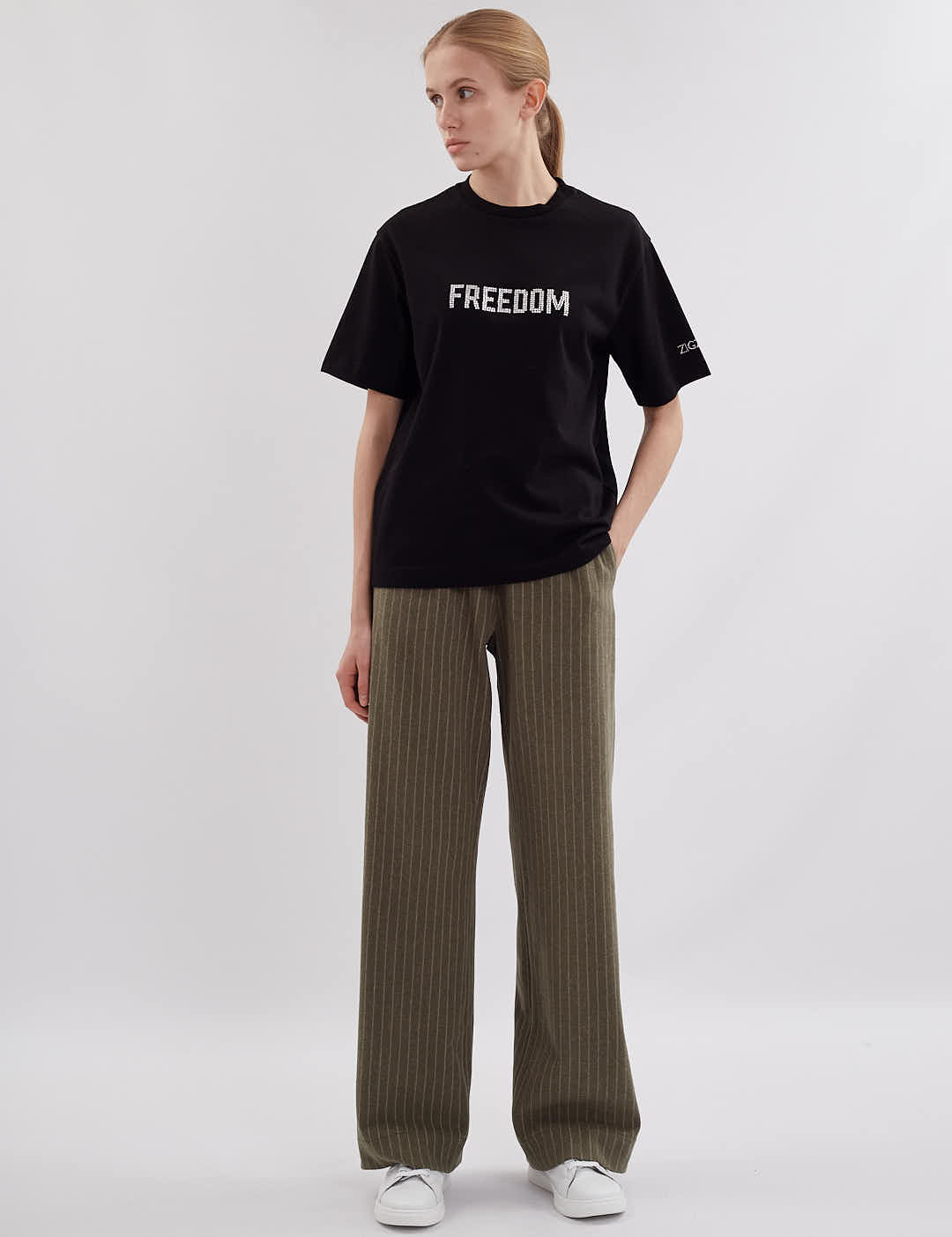 Картинка Футболка чорна з принтом