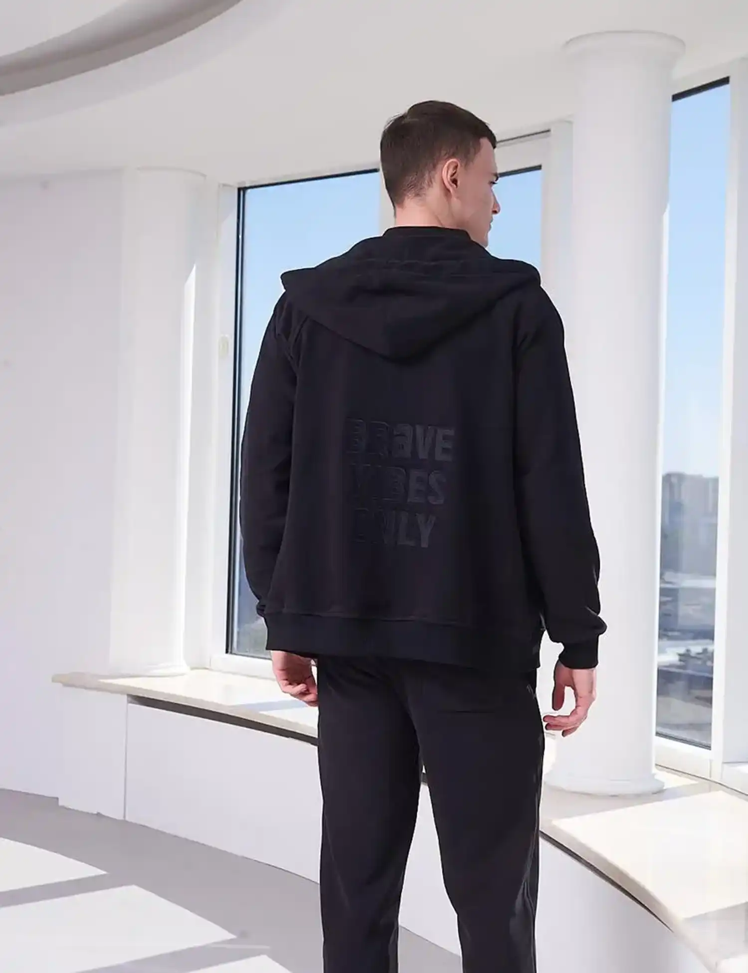 Картинка Костюм «Brave Vibes Only» чорний