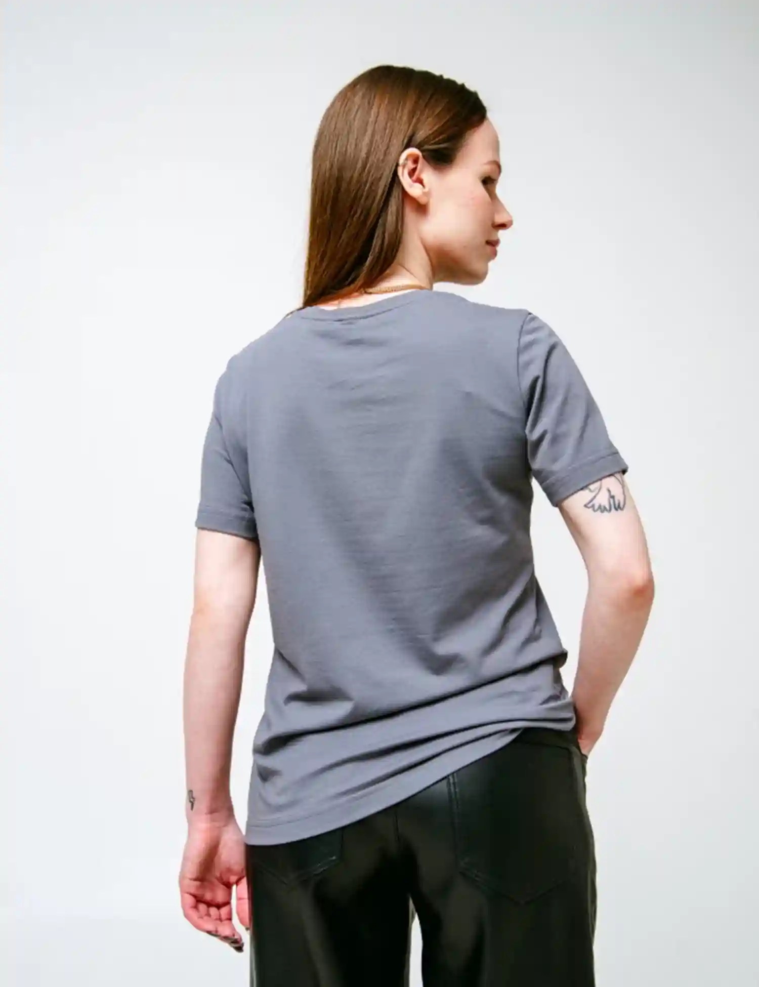 Картинка Футболка темно-сіра