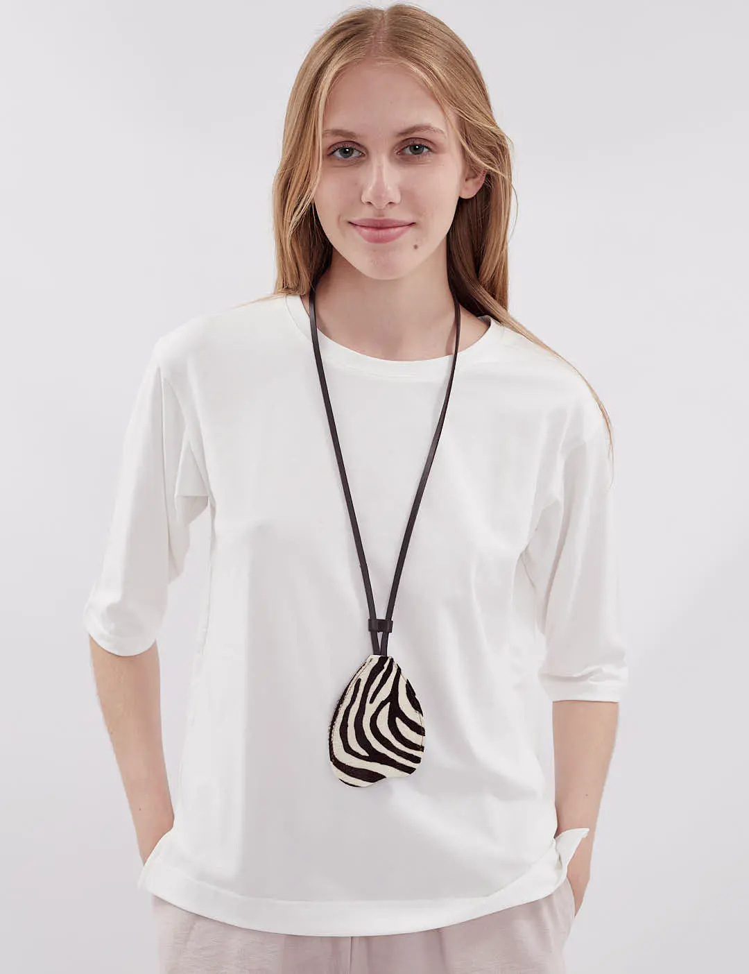 Картинка Ключниця чорно-біла шкіряна