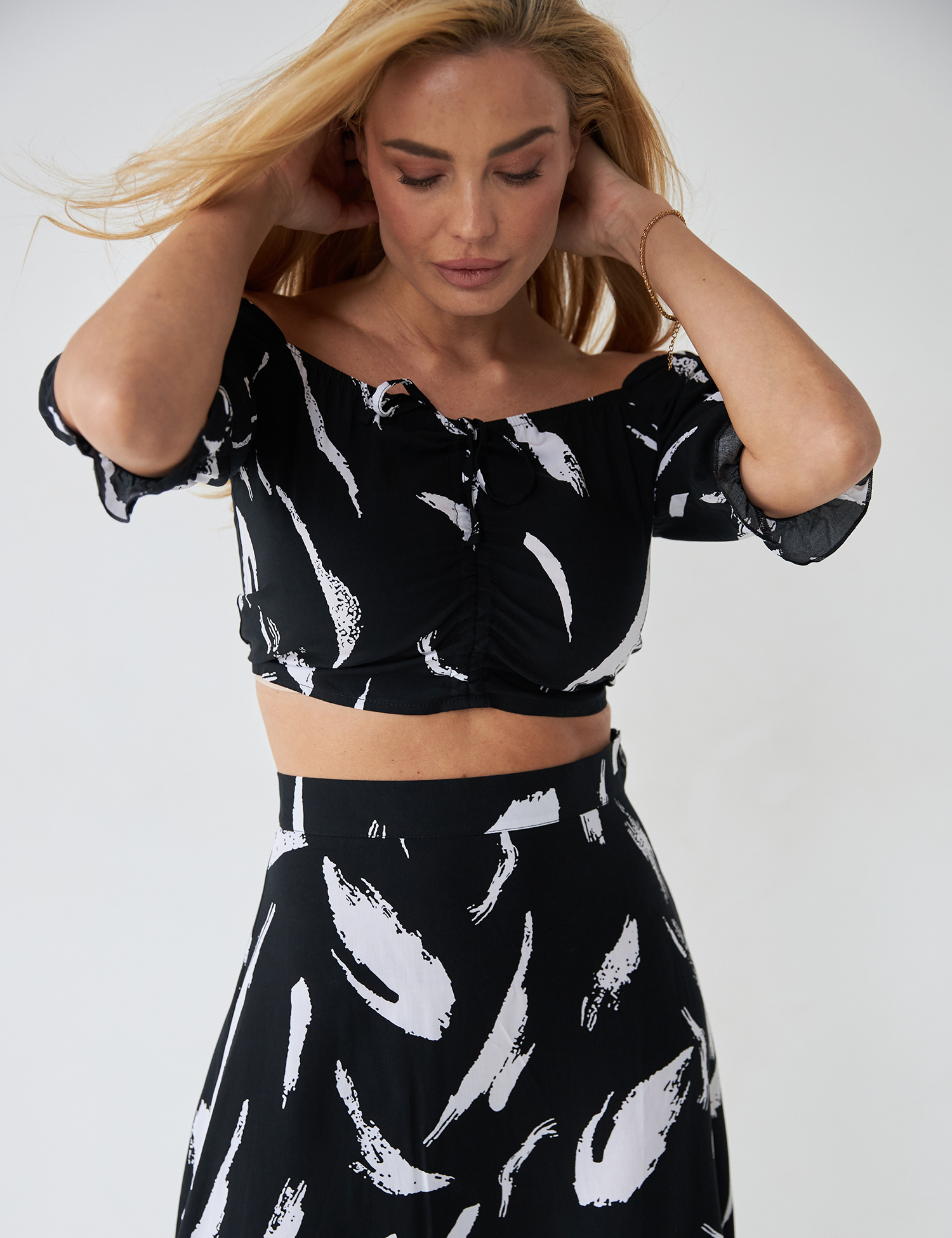 Картинка Топ чорний з принтом