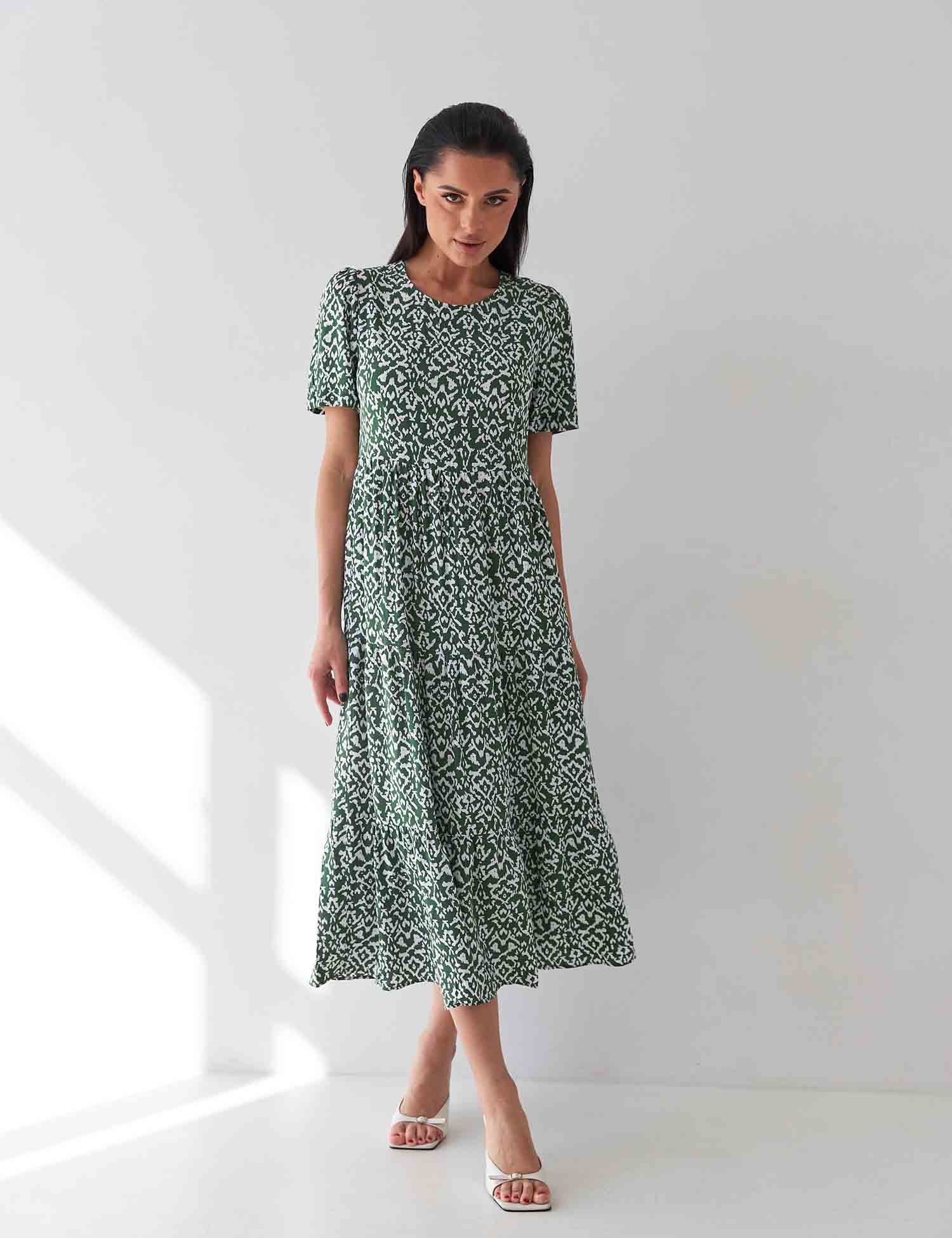 Картинка Сукня міді світло-зелена з принтом