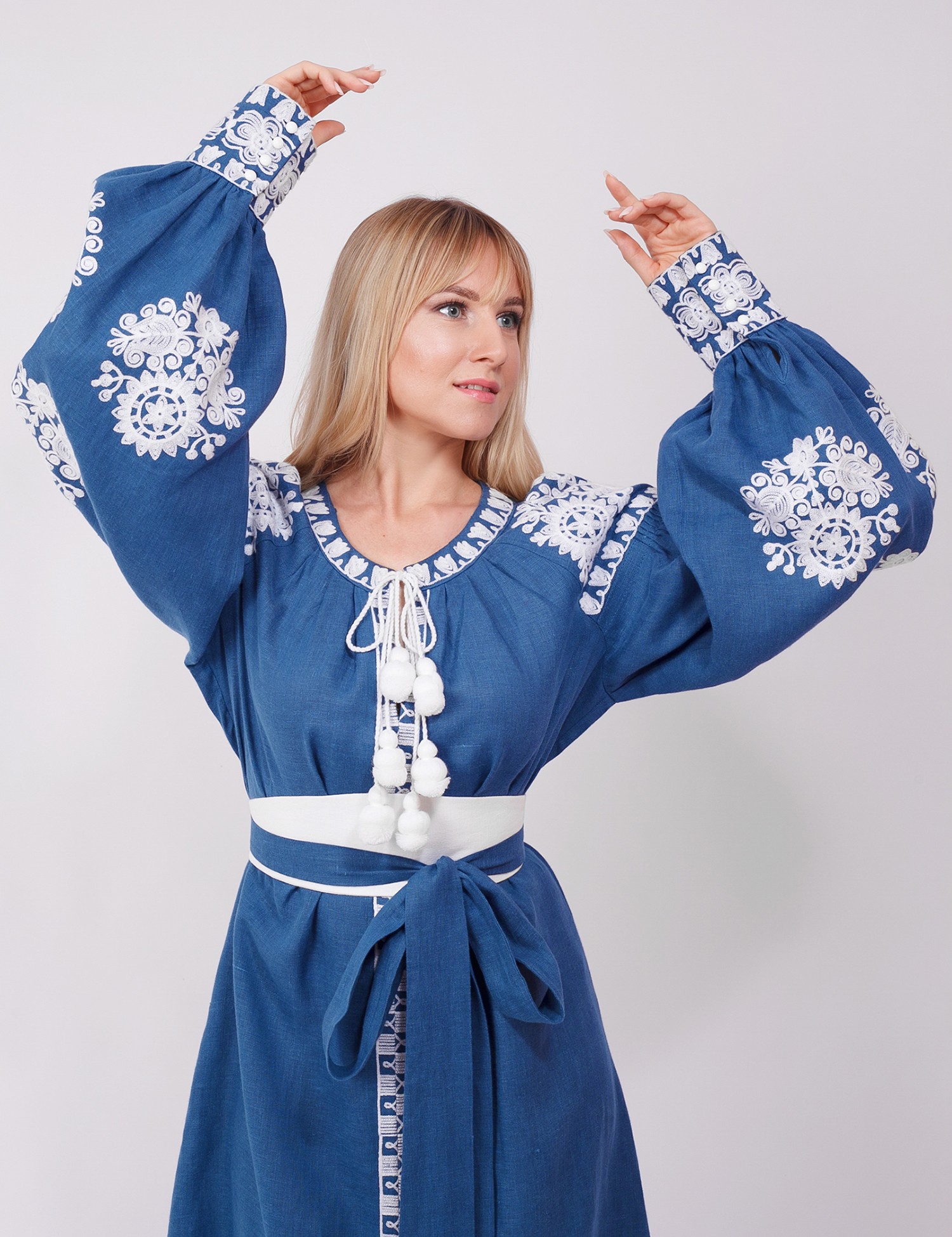 Картинка Вишита сукня "Місячна ніч" синя