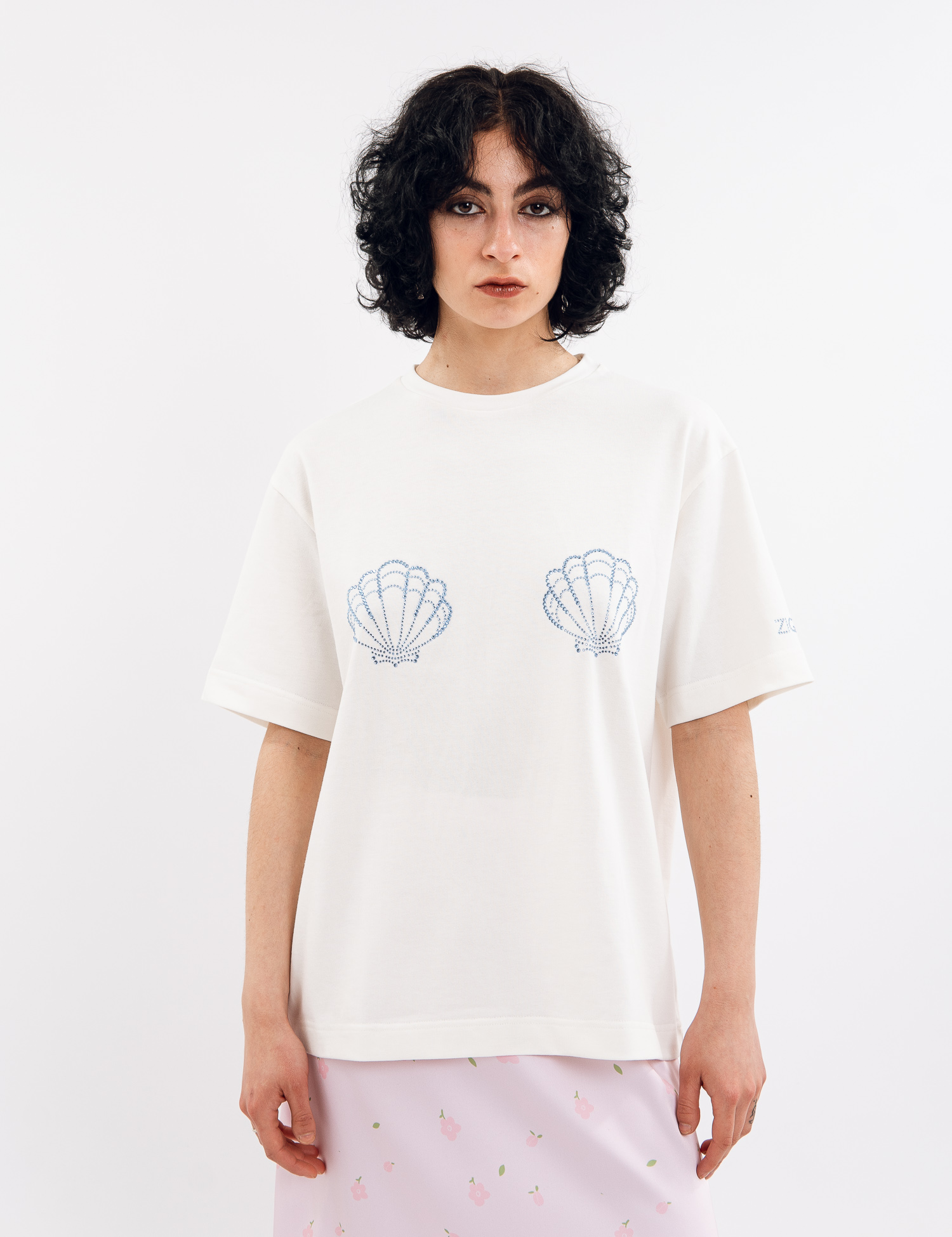 Картинка Футболка біла з декором 