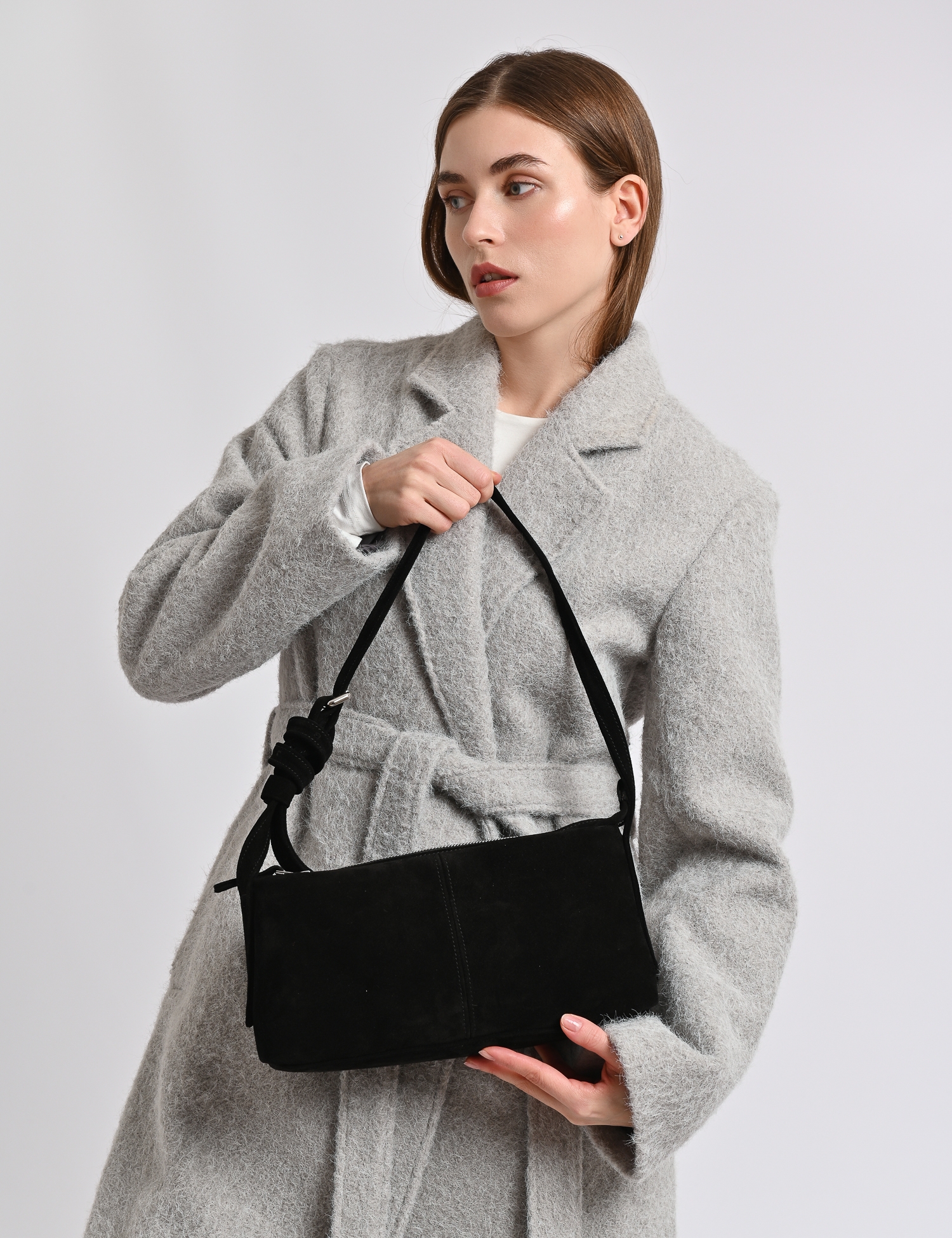 Картинка Сумка з чорної замші з вузлом на ремінці