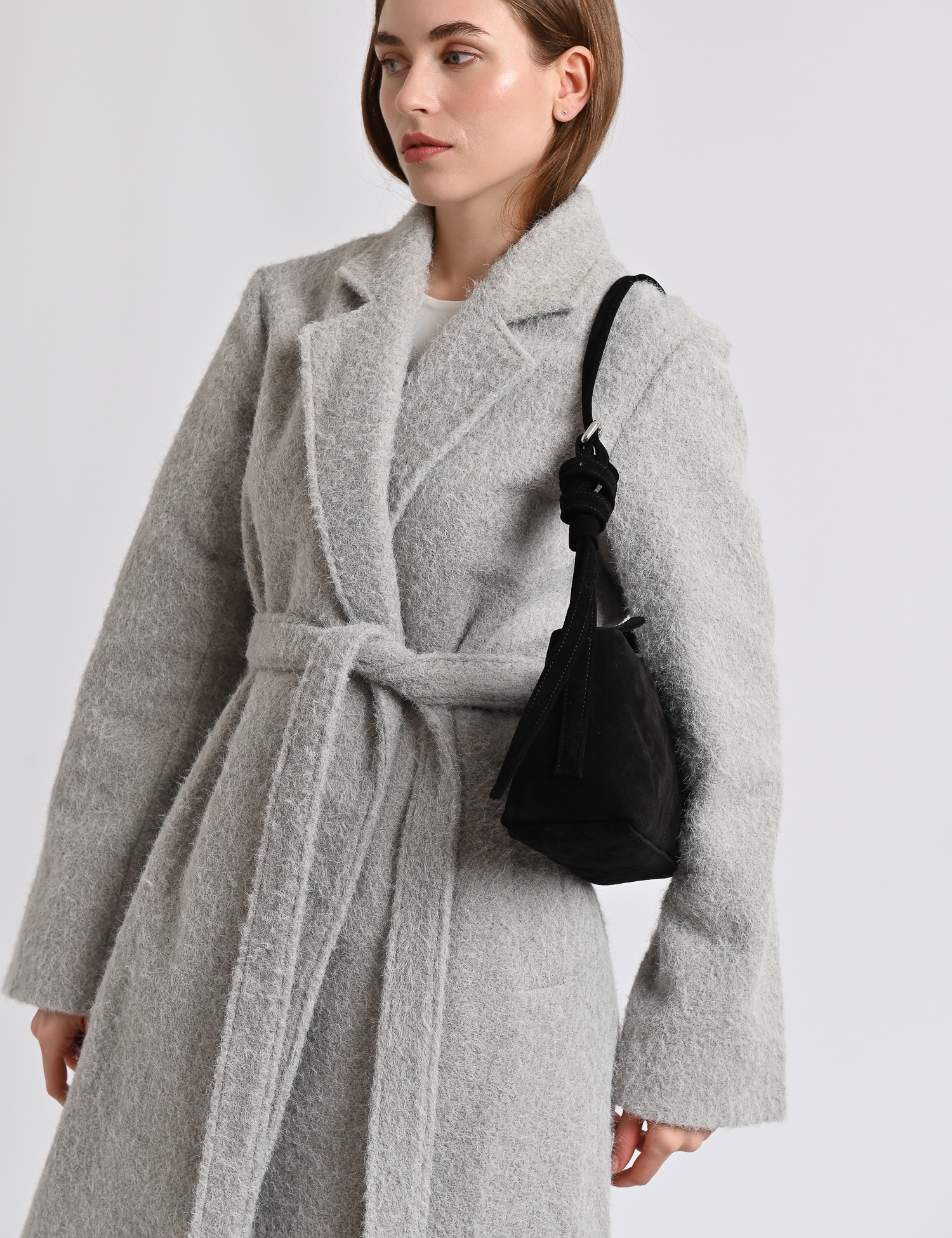 Картинка Сумка з чорної замші з вузлом на ремінці