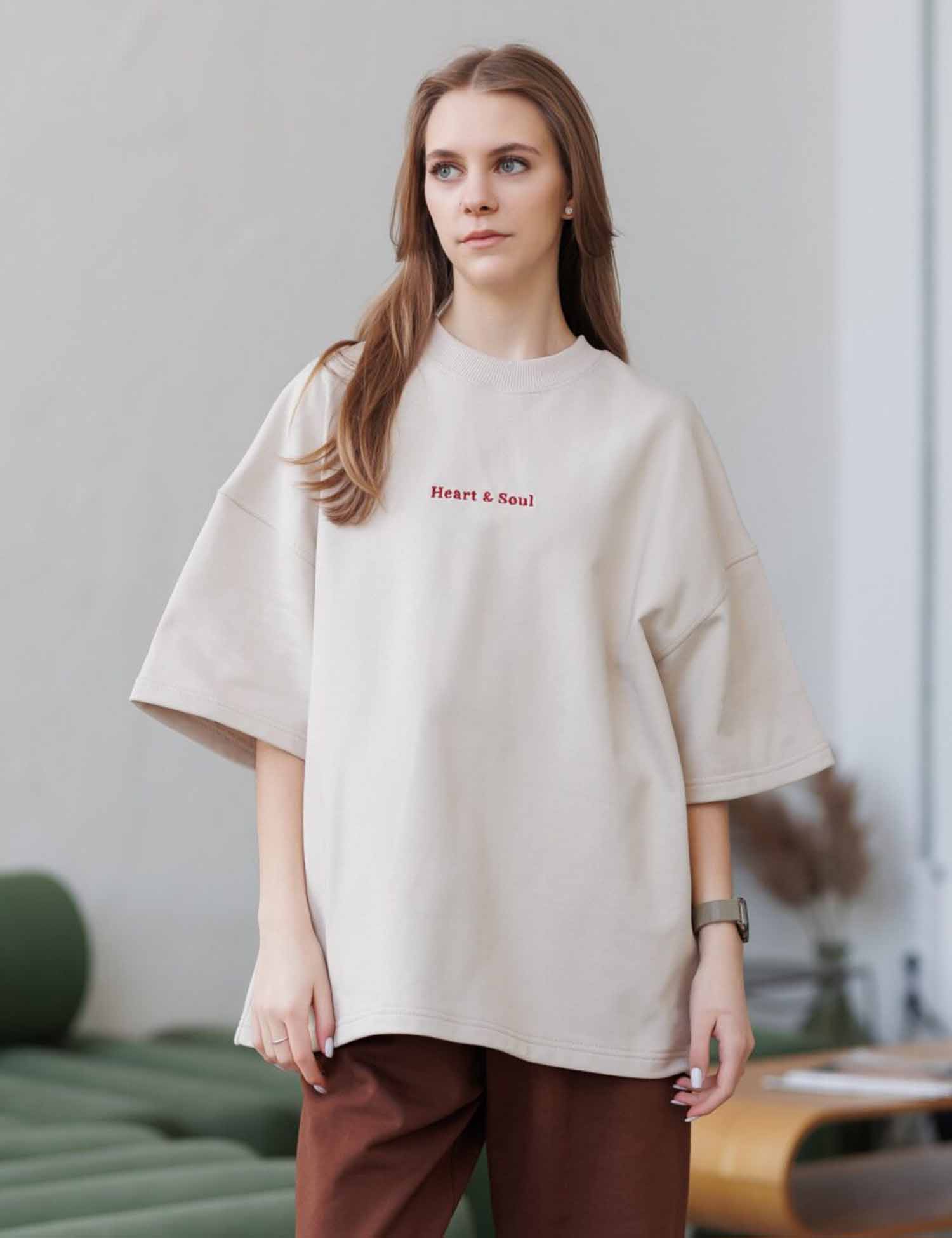 Картинка Футболка з вишивкою “Серцем і Душею” бежева