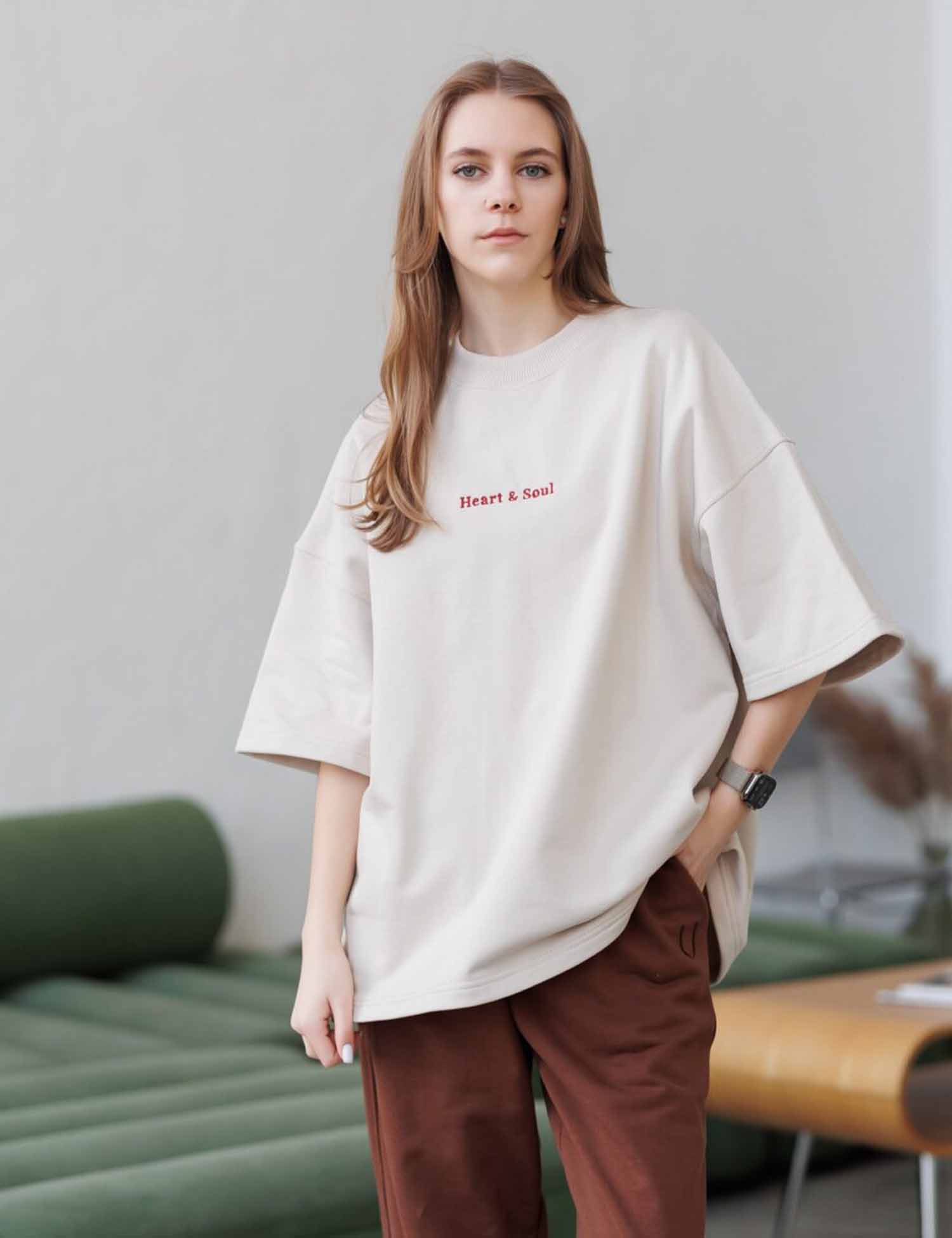 Картинка Футболка з вишивкою “Серцем і Душею” бежева