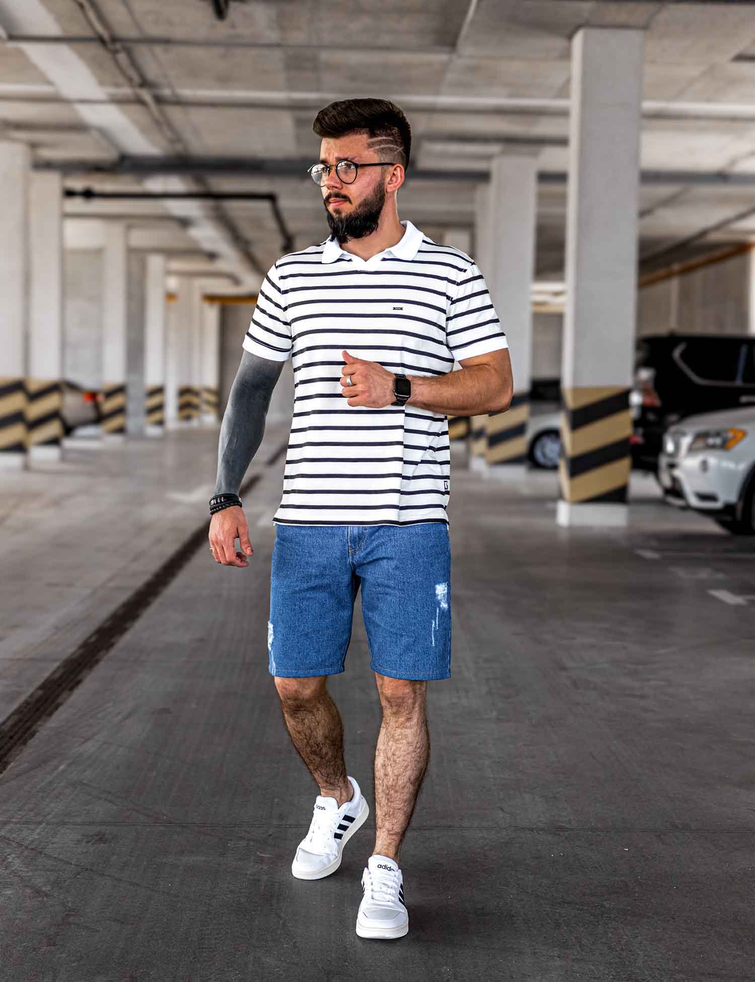 Картинка Футболка біло-чорна смугаста