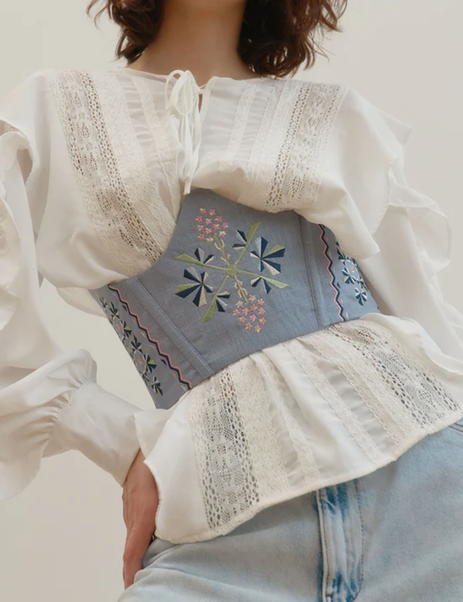 Картинка Корсет блакитний  з вишивкою "Каштан"