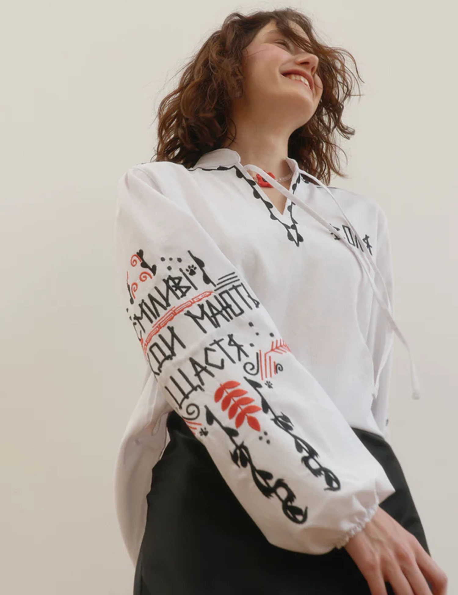 Картинка Вишиванка "Тигролови" біла