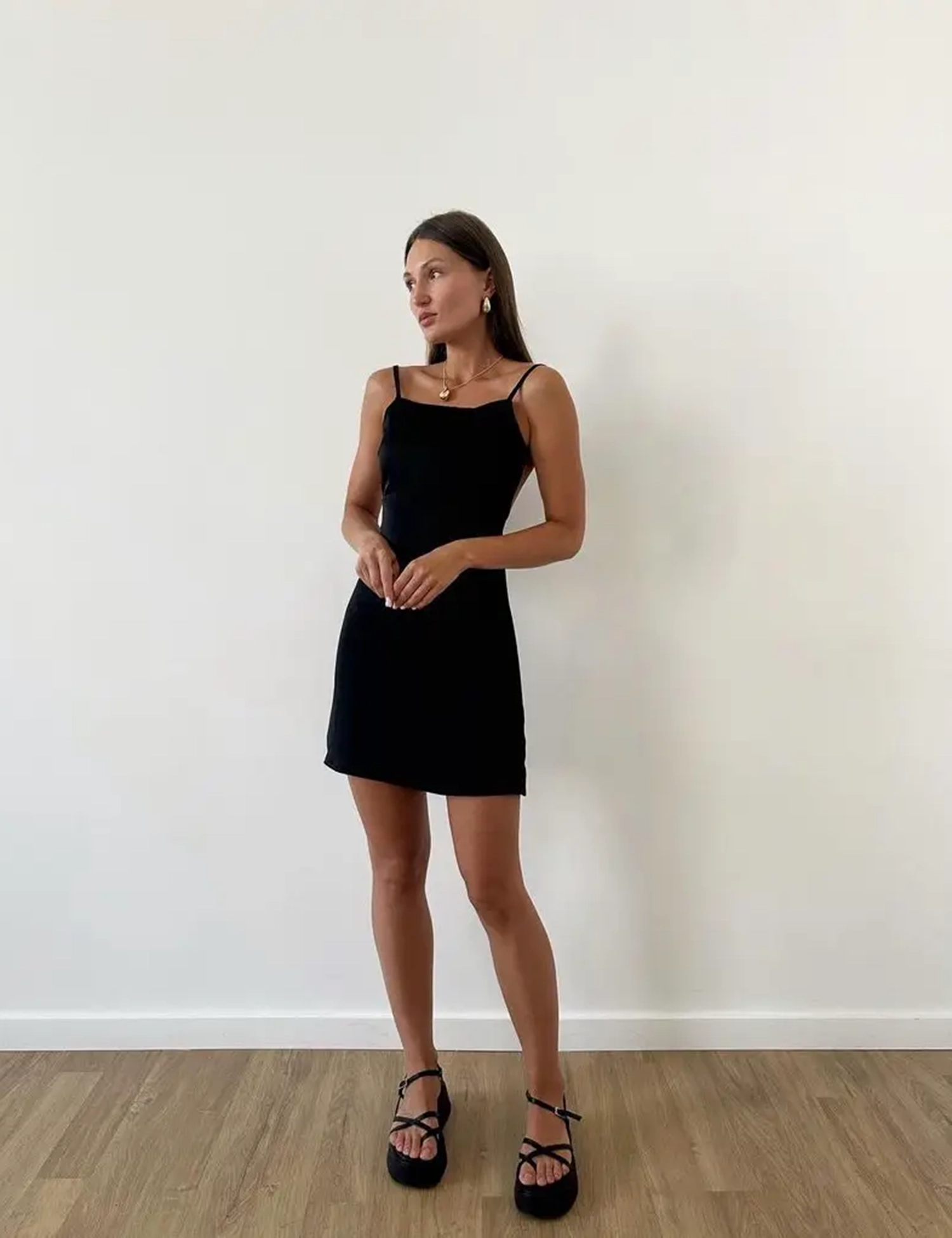 Картинка Сукня міні чорна