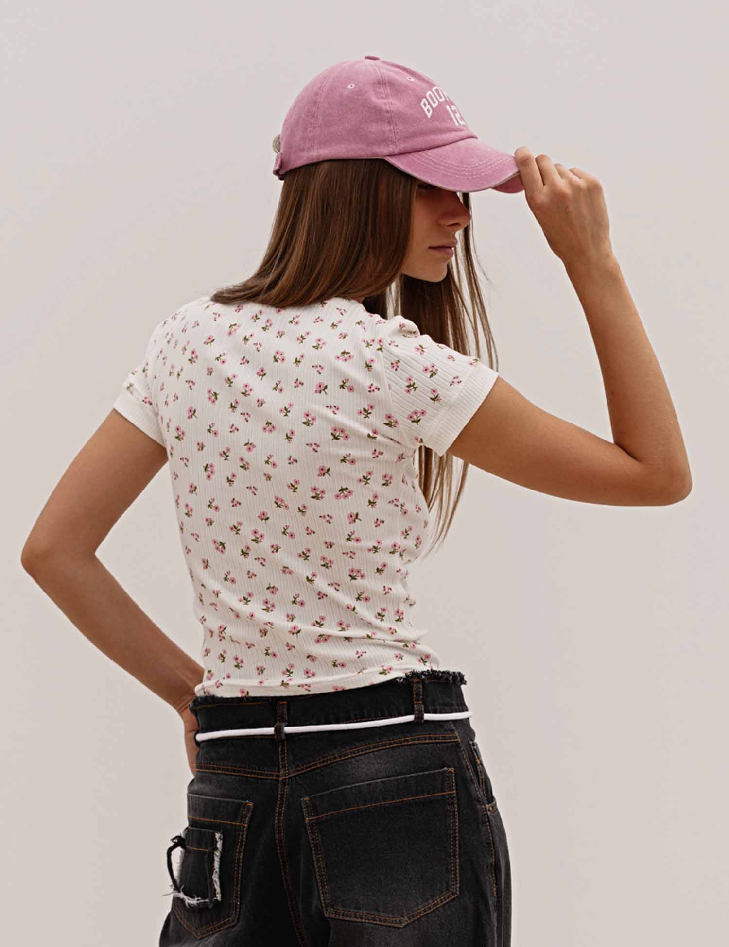 Картинка Футболка бежева з прнитом