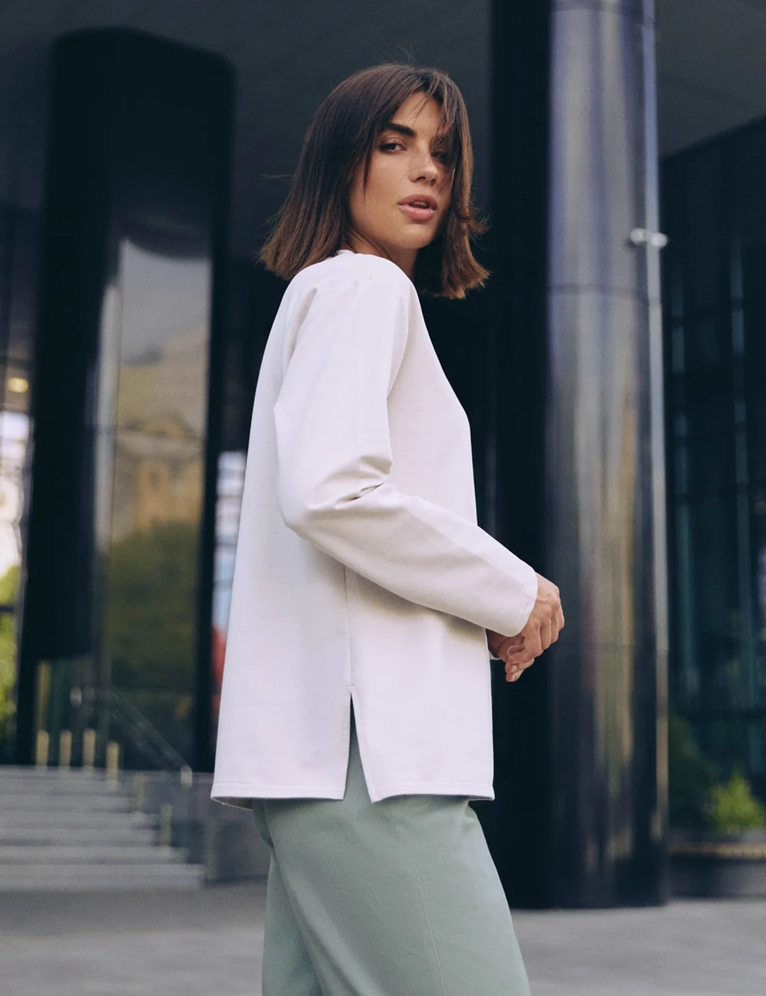 Картинка Лонгслів бежевий