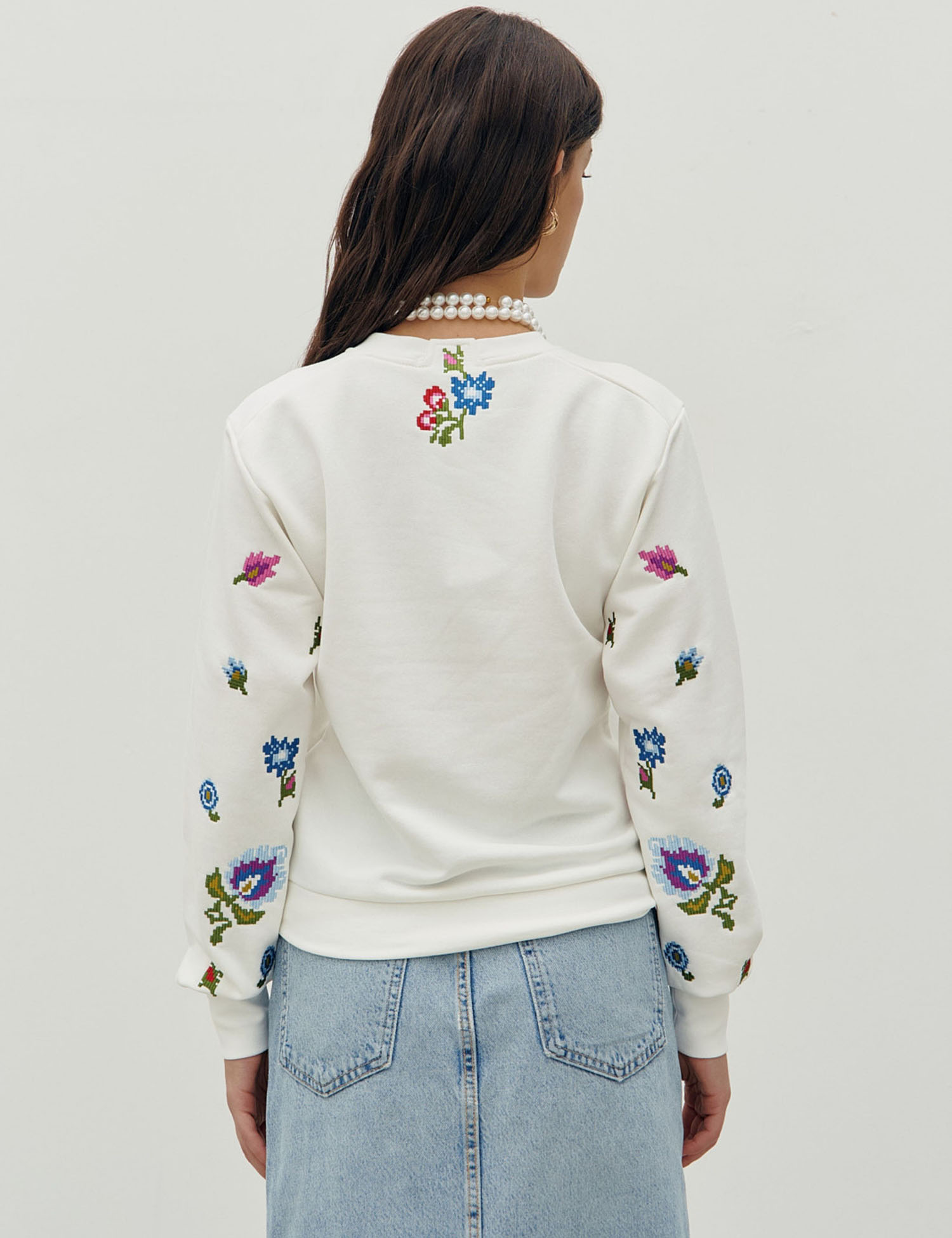 Картинка Світшот білий з вишивкою