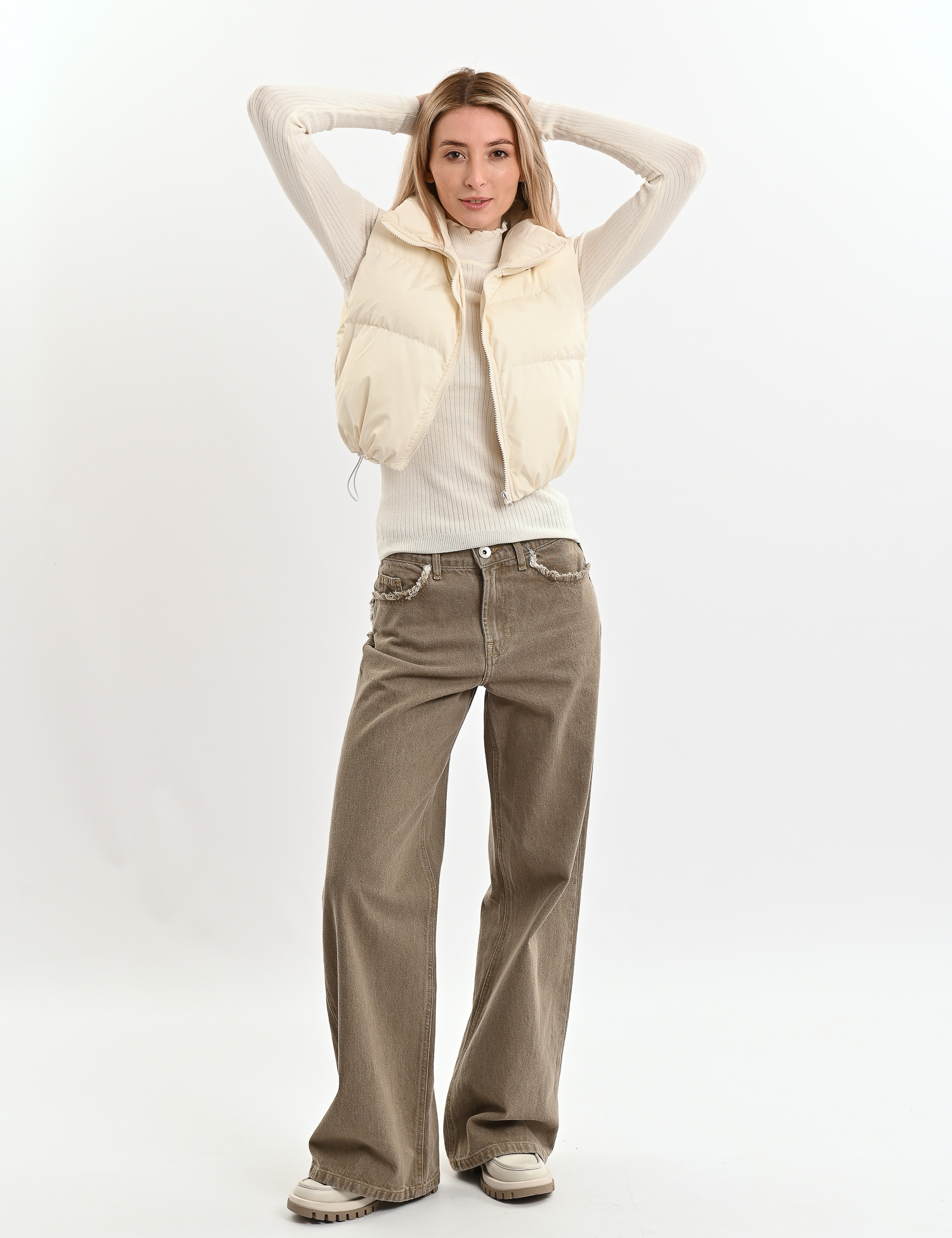 Жилет з високим коміром молочний Картинка Жилет з високим коміром молочний