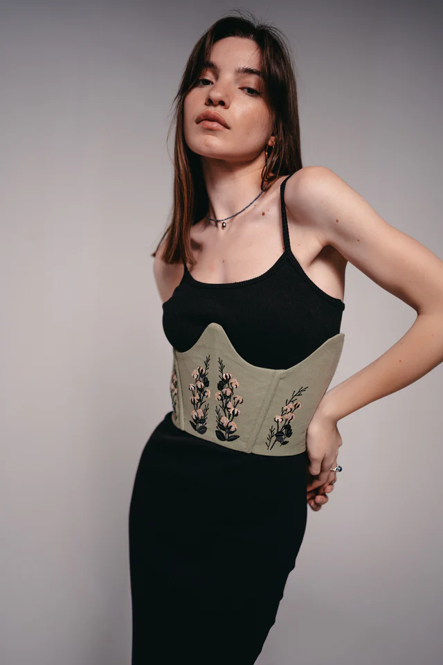 Картинка Корсет з вишивкою бавовни 