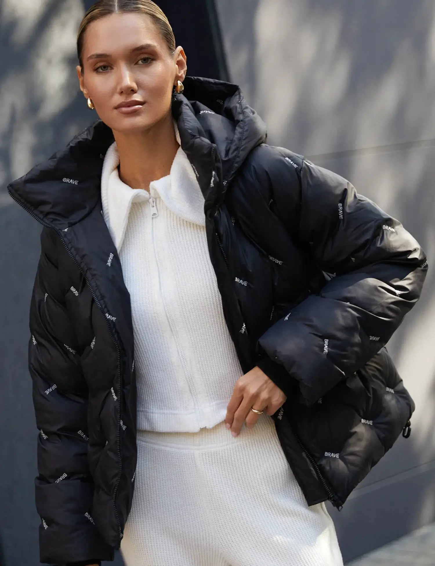 Картинка Куртка чорна з принтом