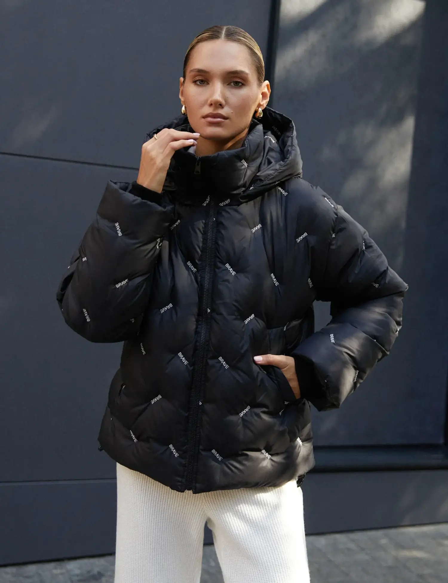 Картинка Куртка чорна з принтом