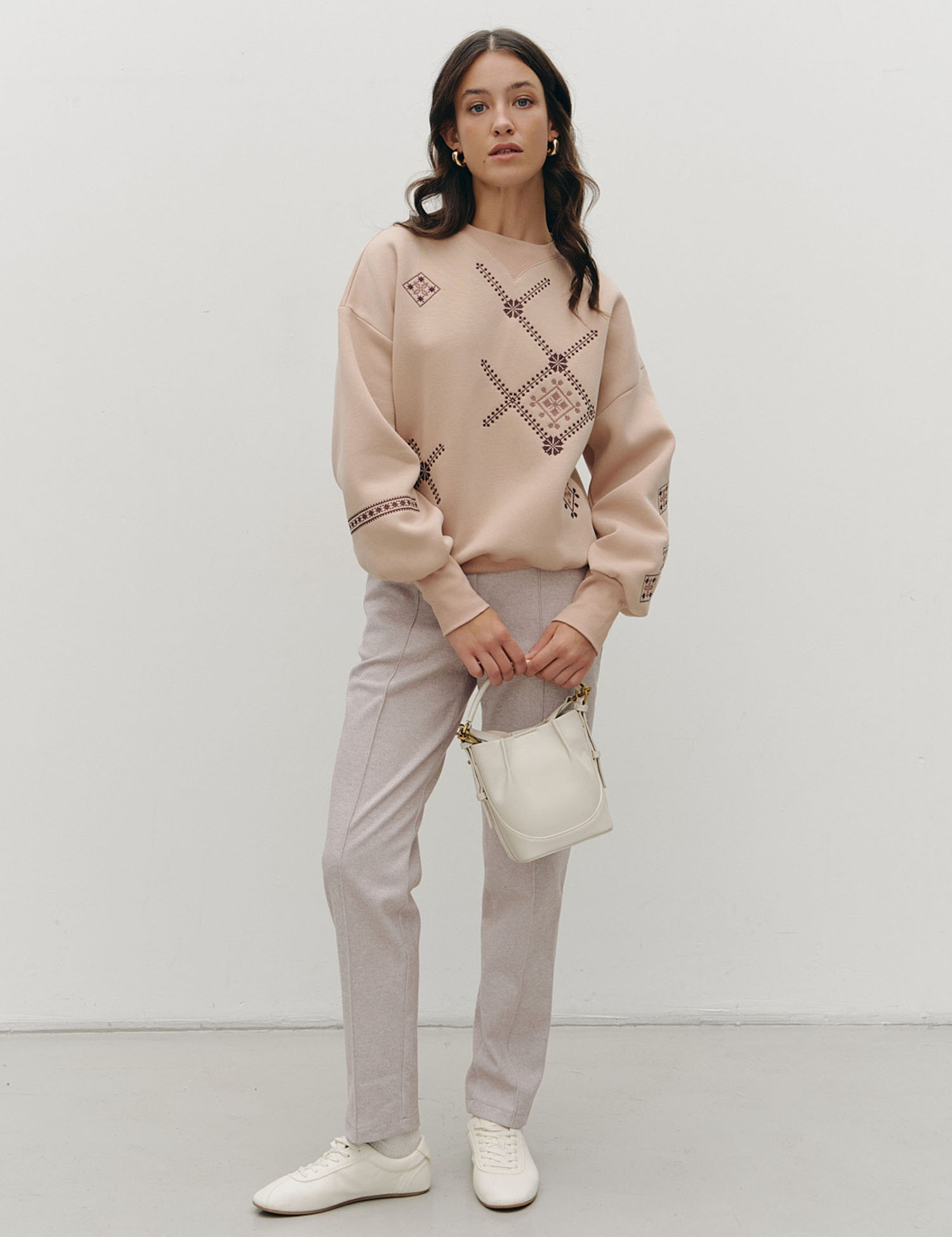 Картинка Світшот бежевий з принтом