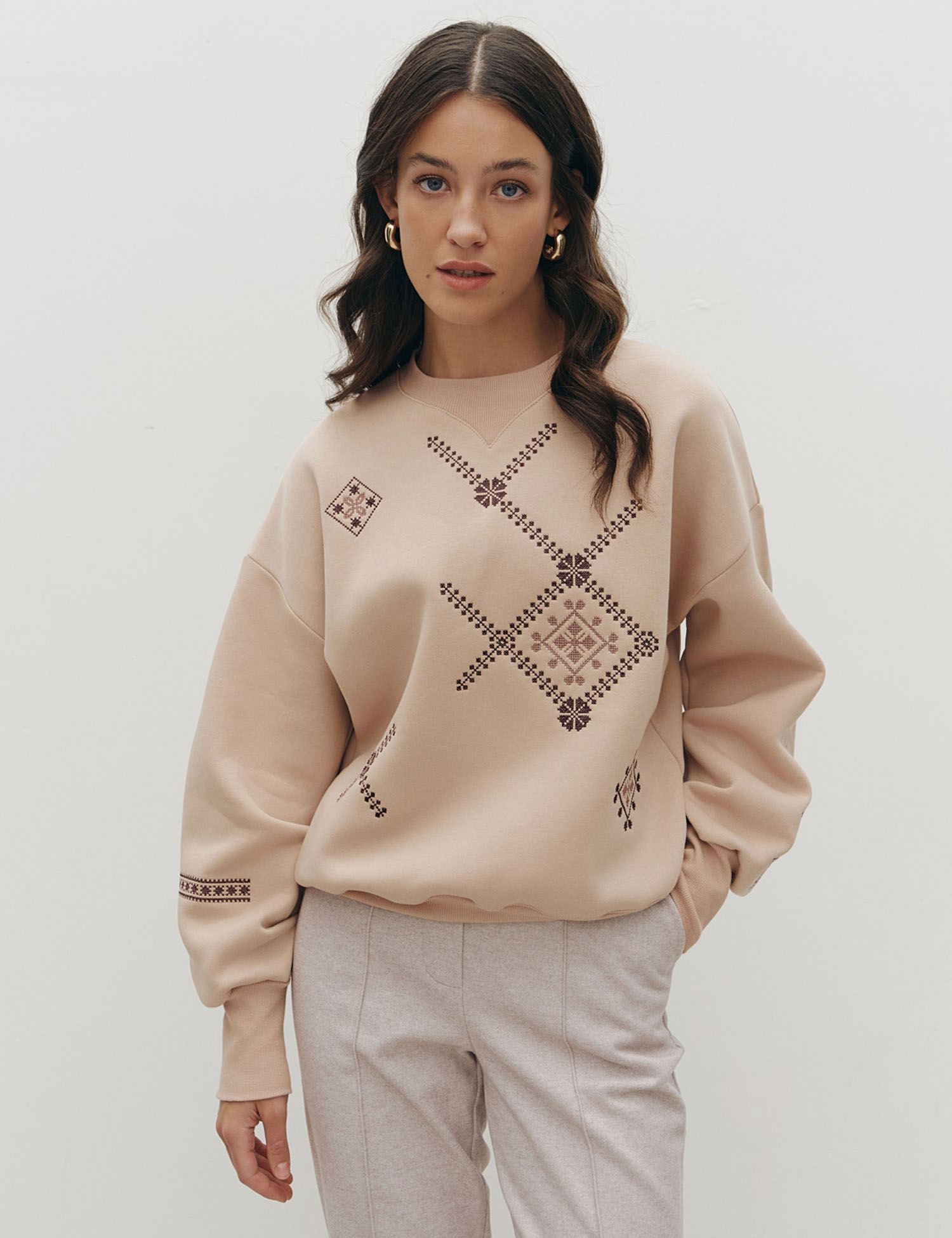 Картинка Світшот бежевий з принтом