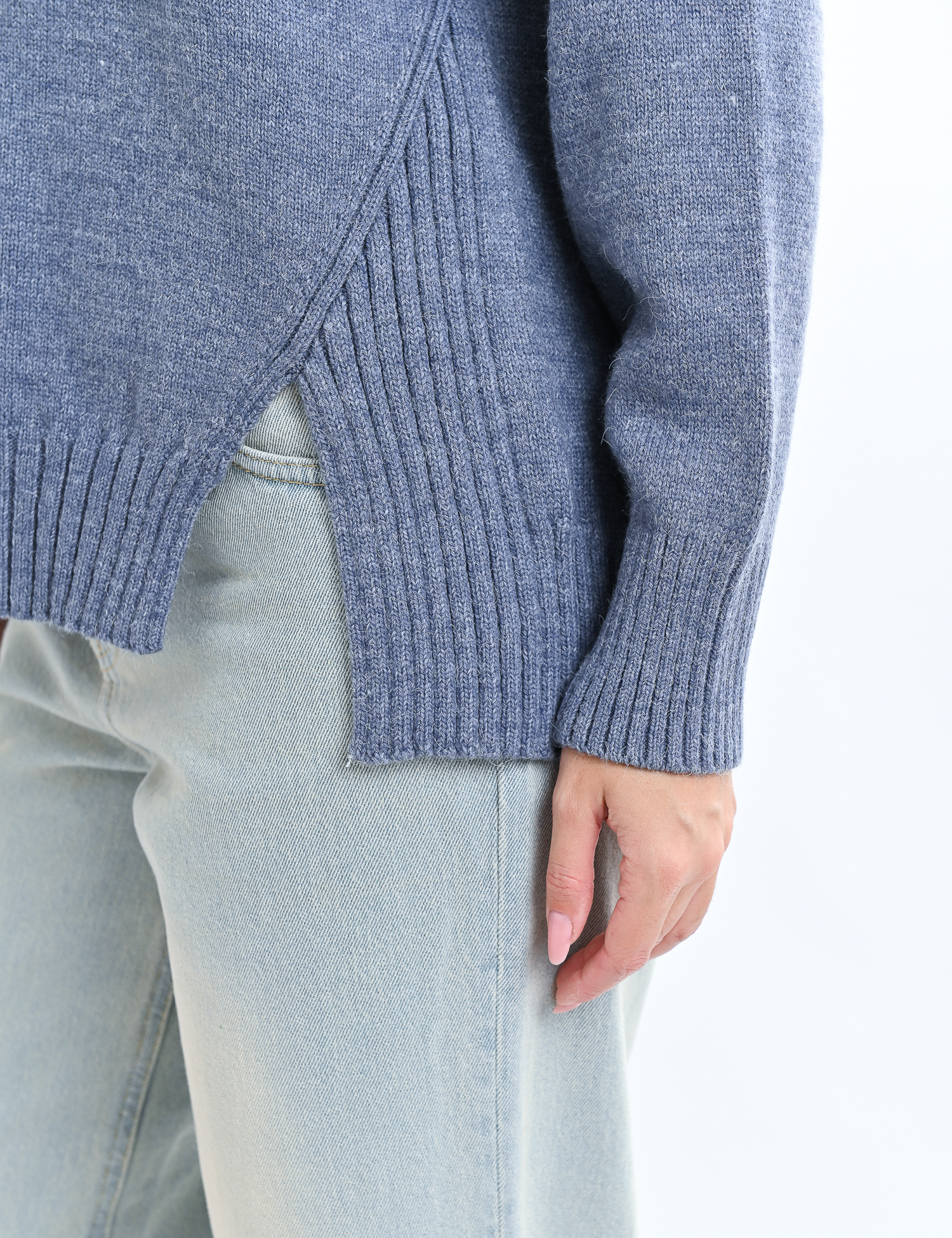 Картинка Светр "MIRA" блакитний