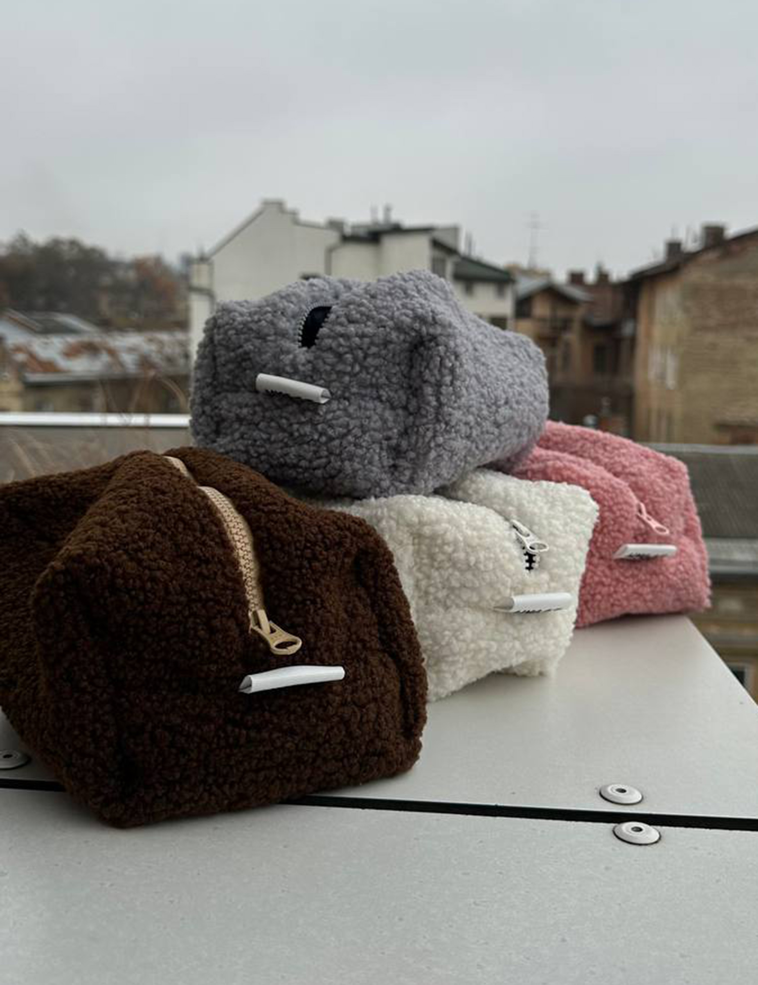 Картинка Косметичка темно-коричнева