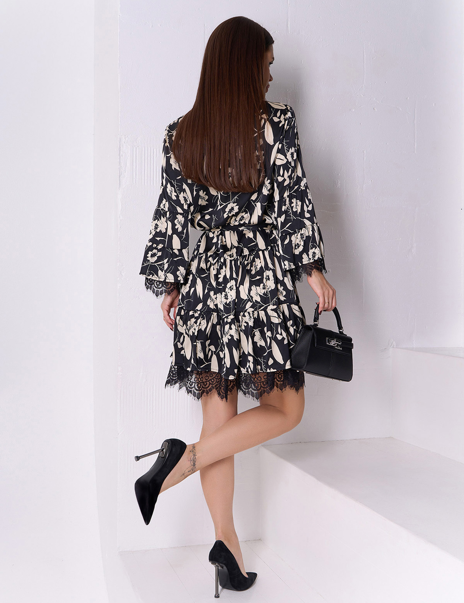 Картинка Сукня міні чорна з принтом