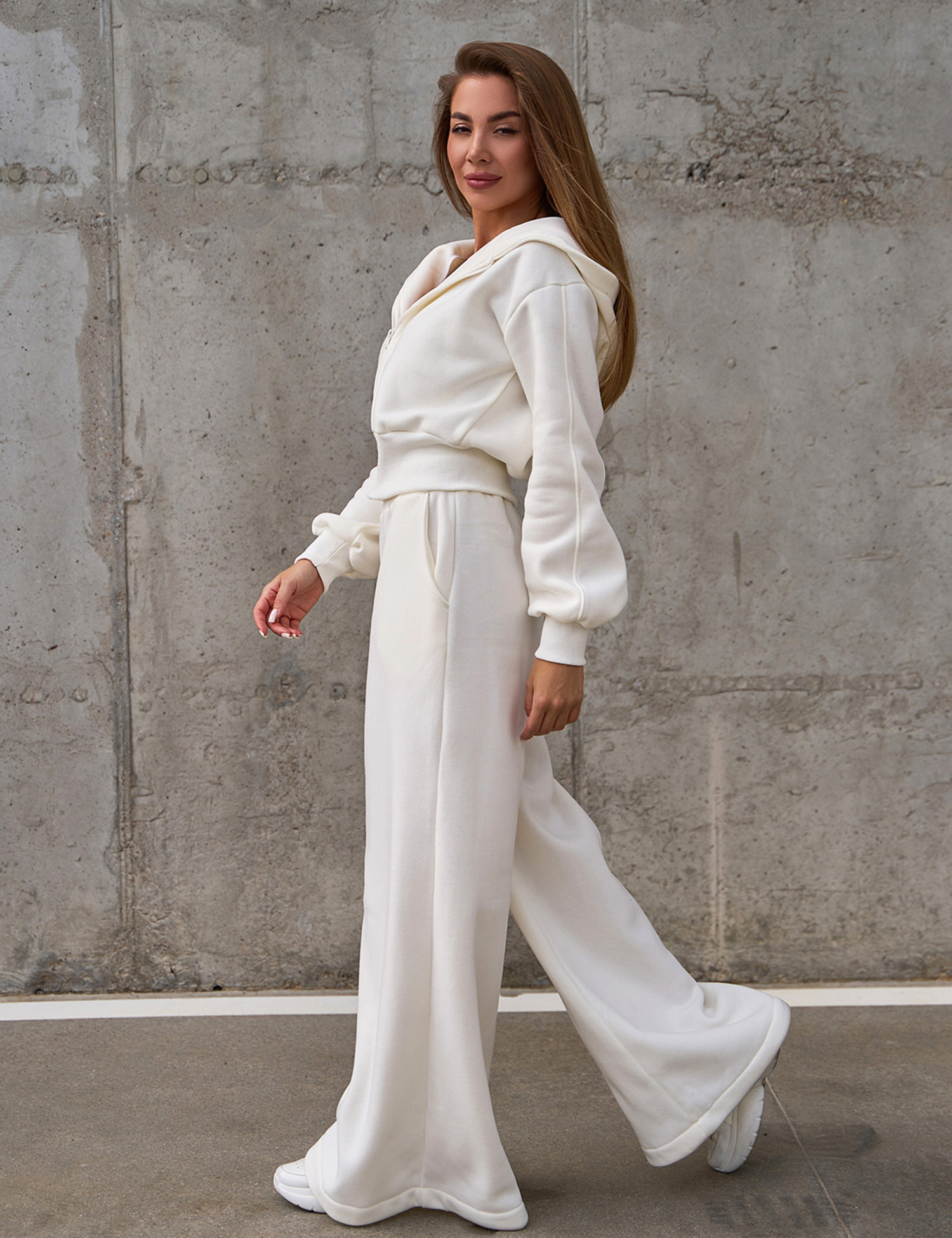 Картинка Костюм білий