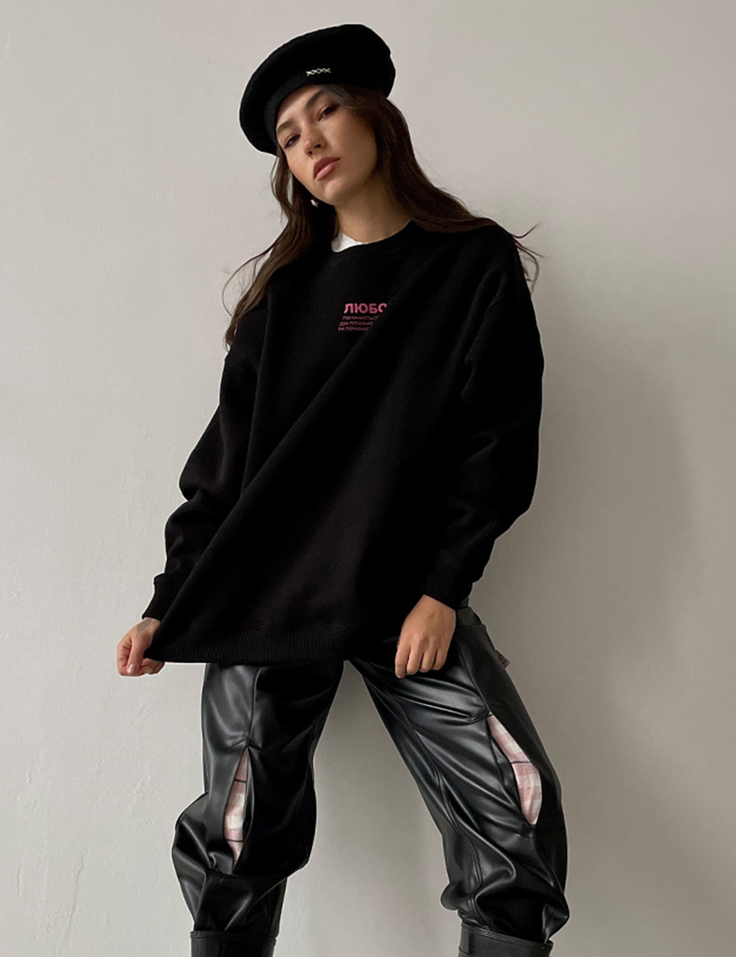 Картинка Світшот чорний з принтом