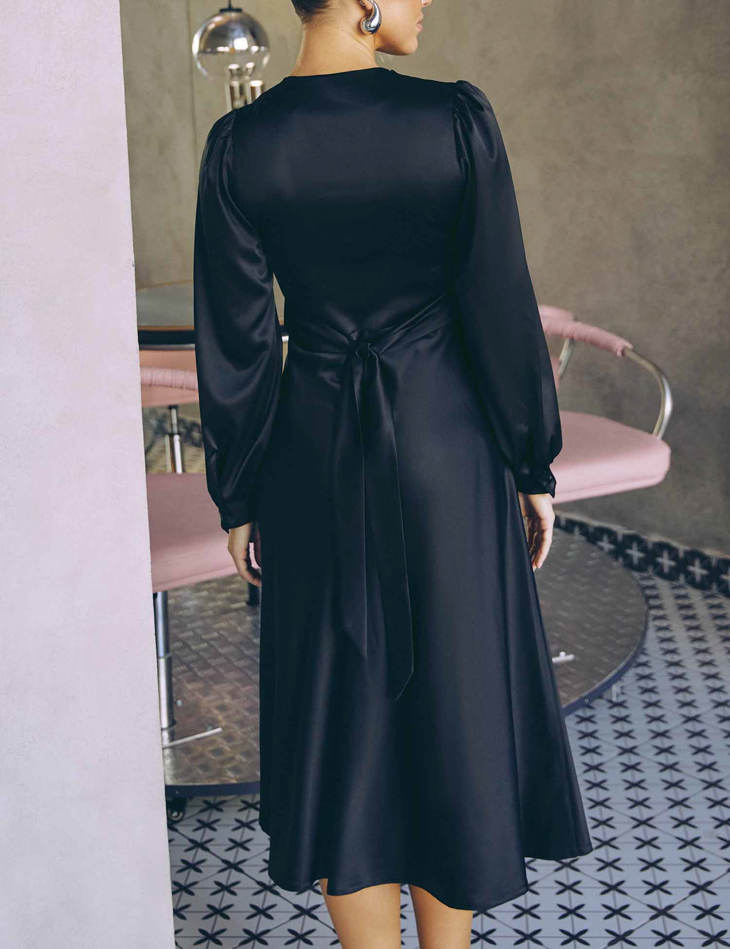 Картинка Сукня міді чорна