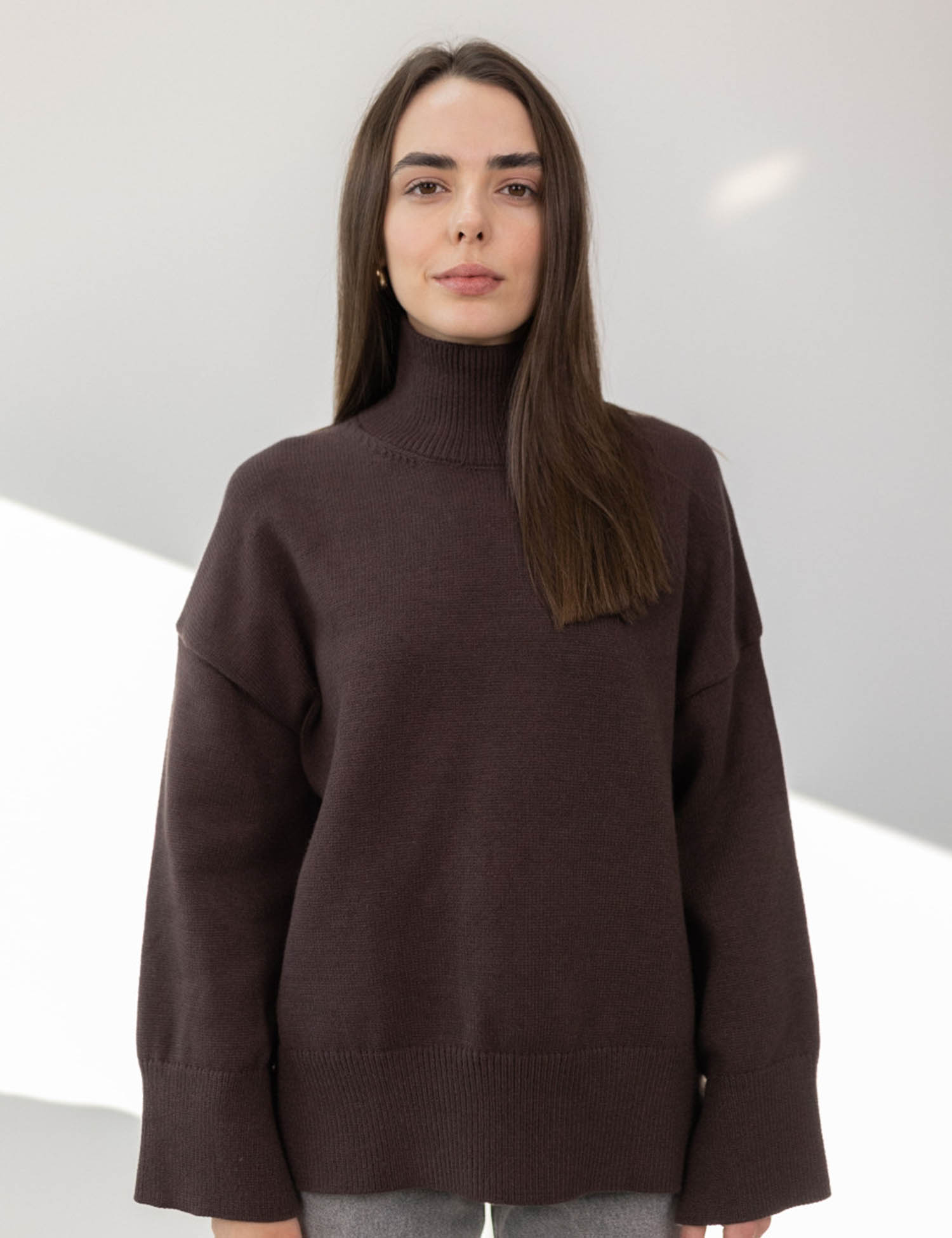 Картинка Светр темно-коричневий