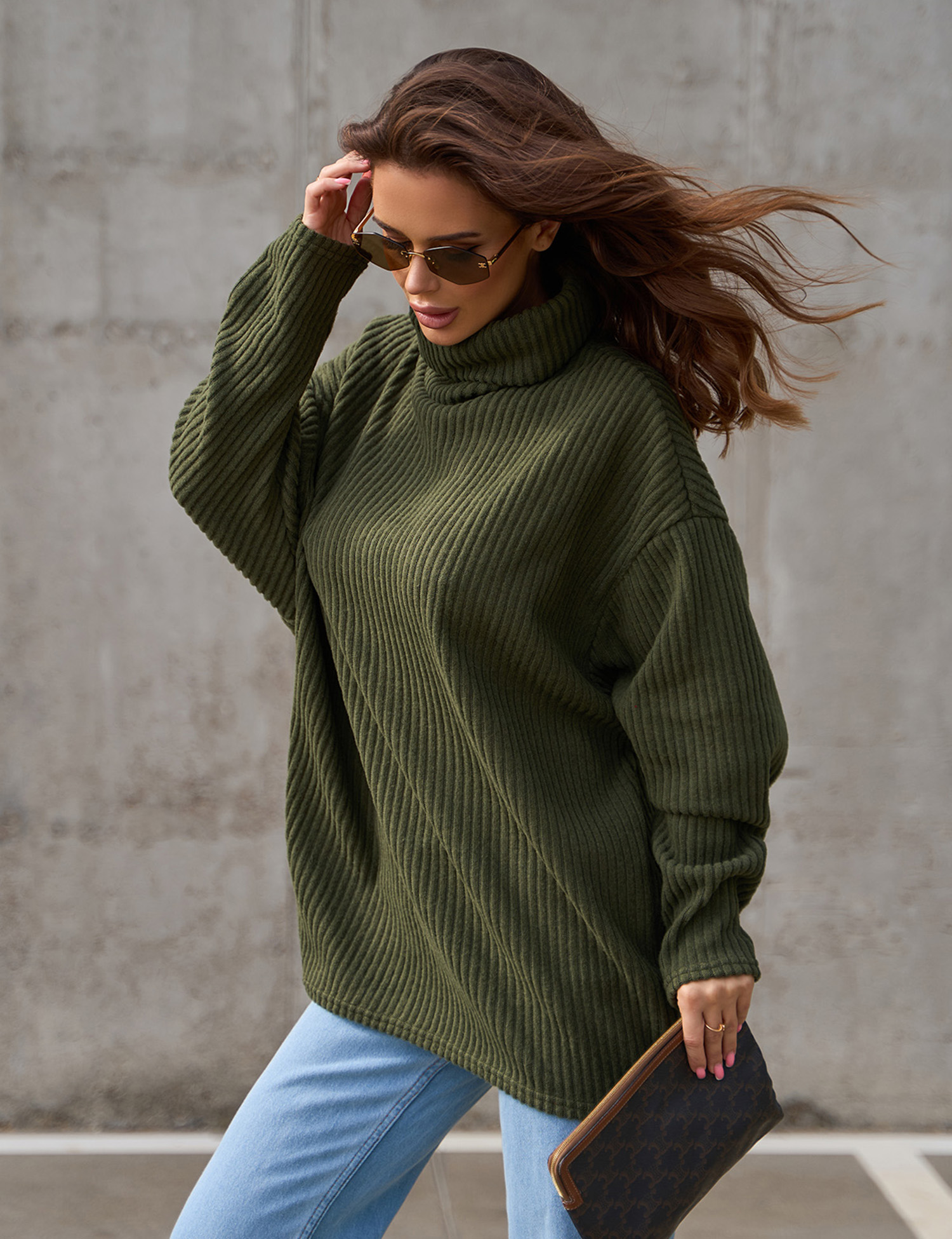 Картинка Светр зелений 