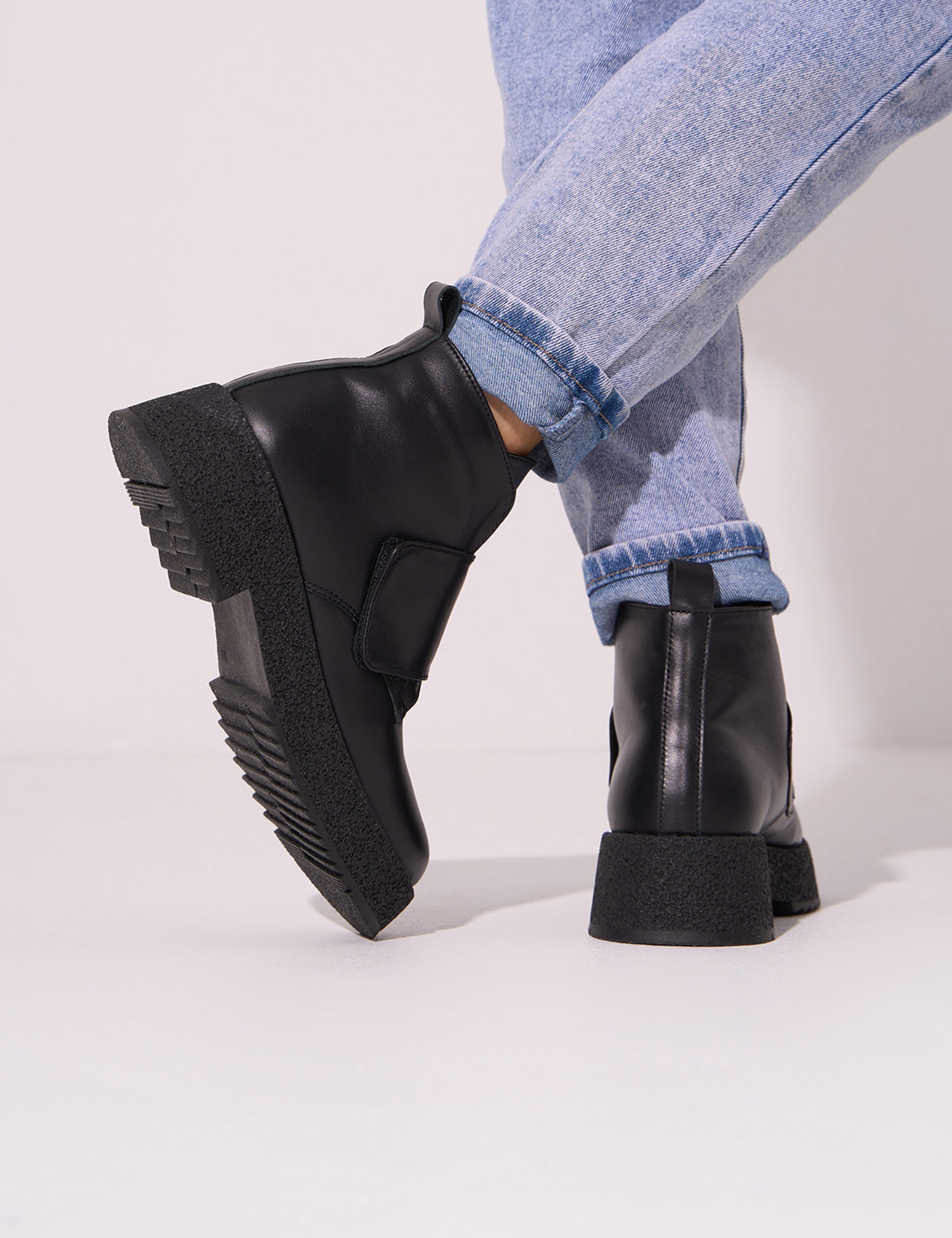 Картинка Черевики чорні шкіряні