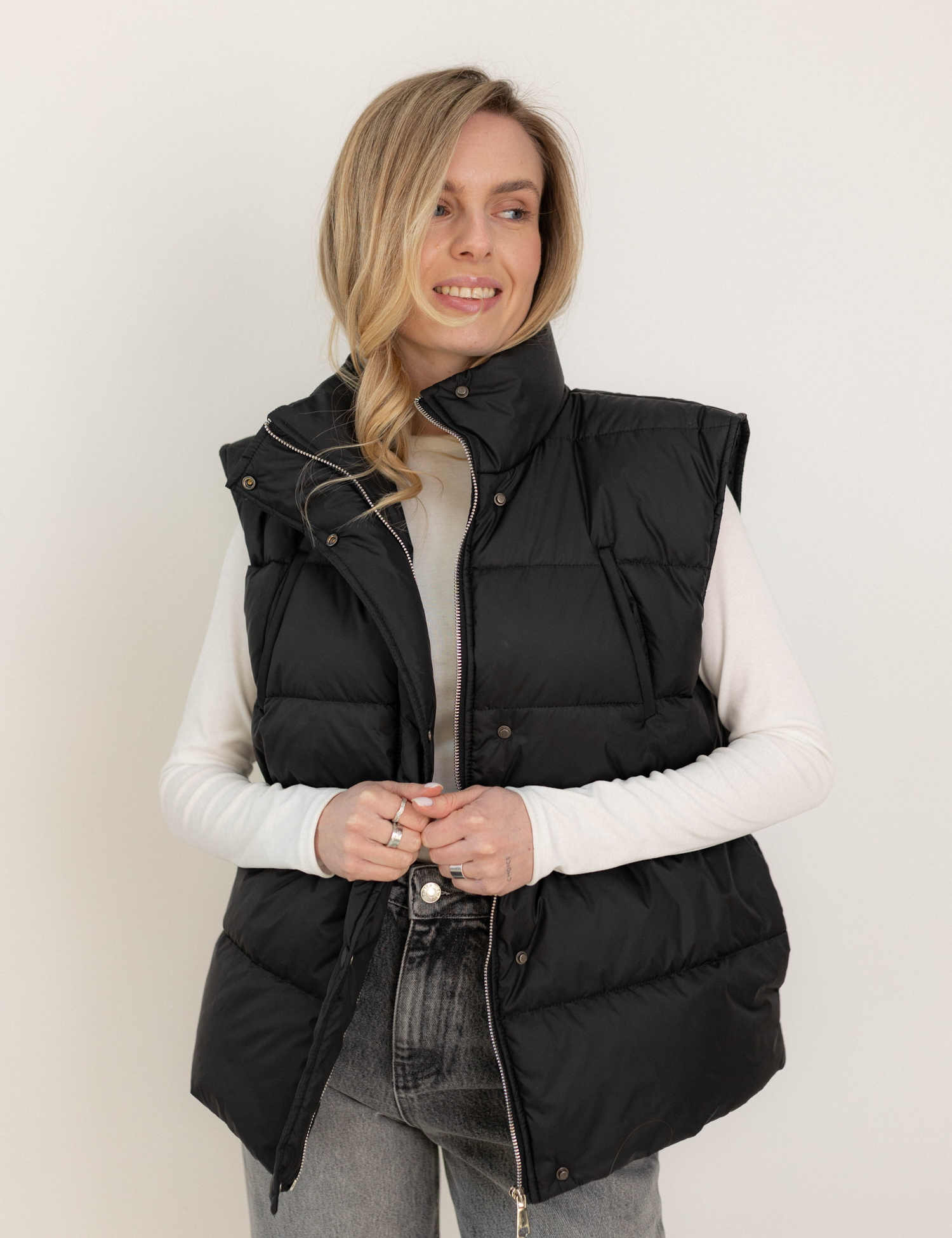 Картинка Жилет чорний