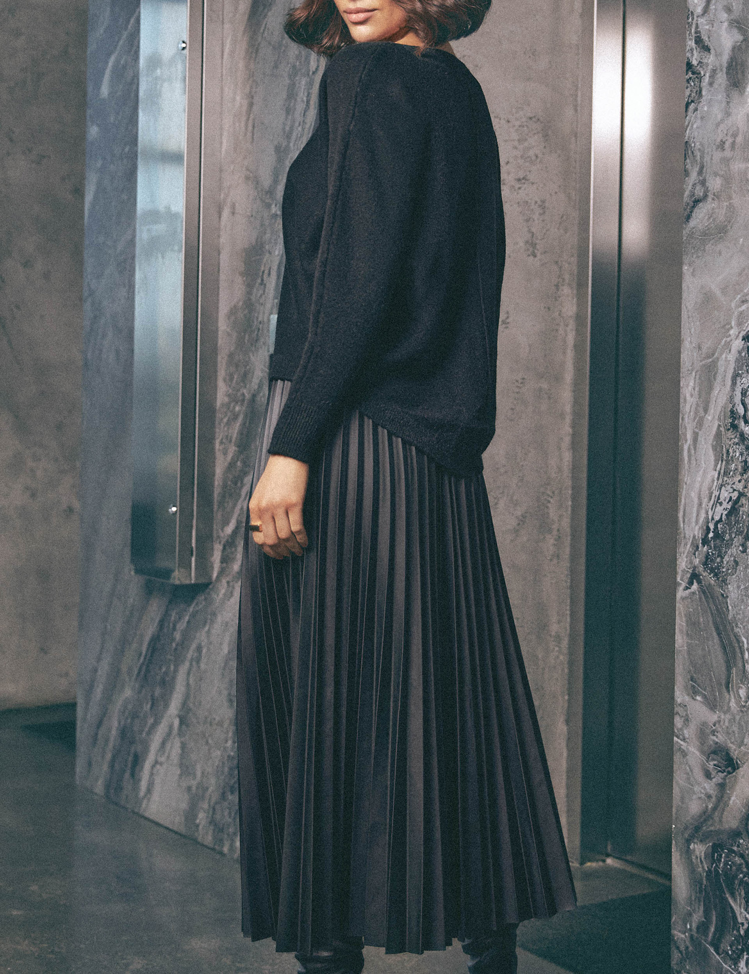 Картинка Спідниця міді чорна