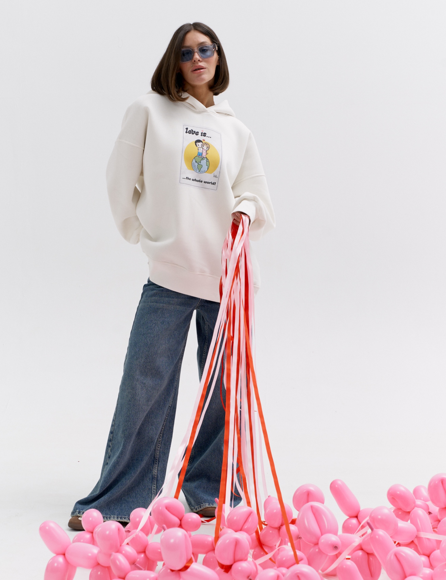 Картинка Худі "LOVE IS...the whole world" біле